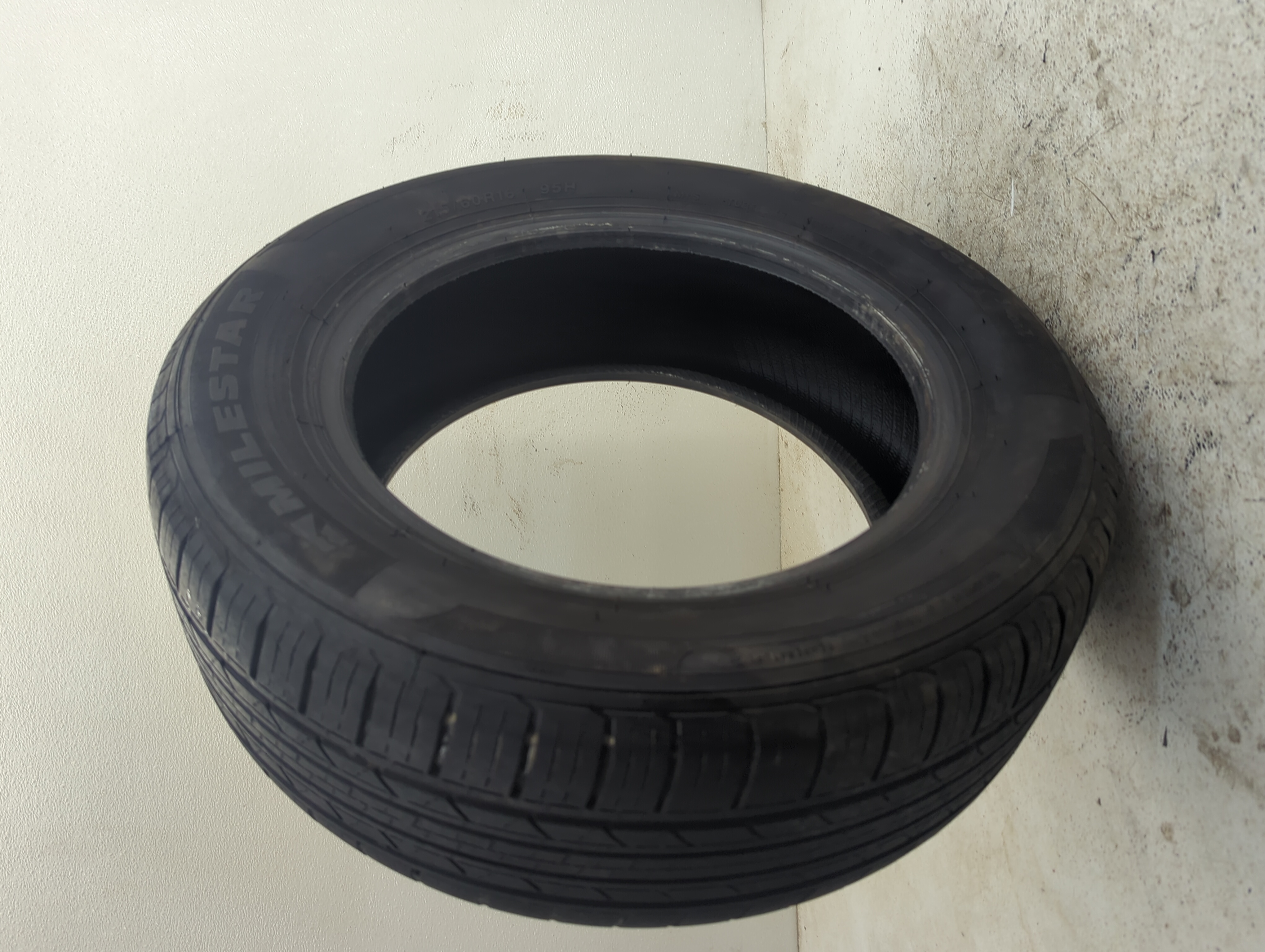 Picture of Used Tire 215/60R16 MILESTAR MS932 95H - Tread Depth 6/32
