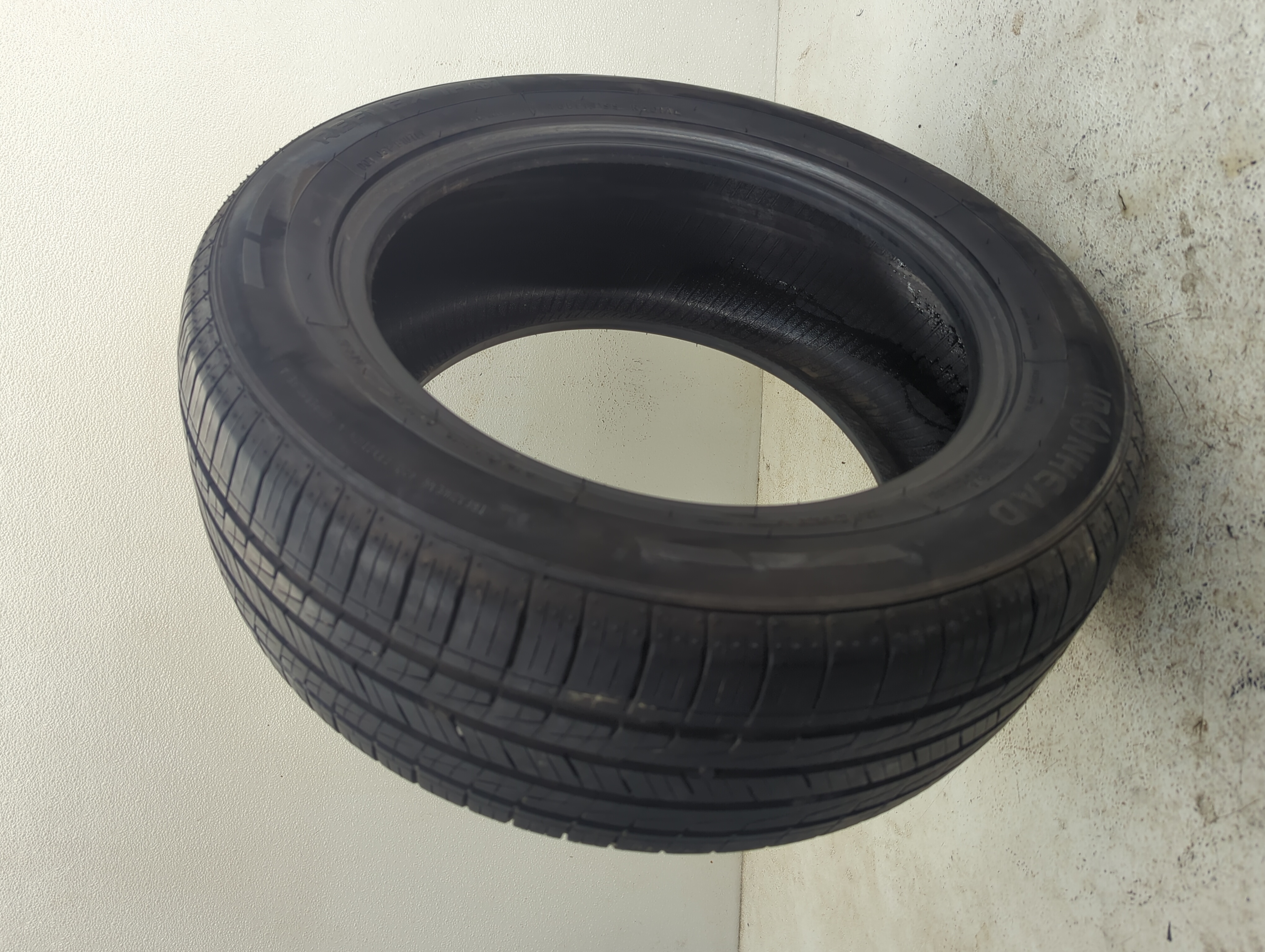 Picture of Used Tire 215/55R16 IRONHEAD REFLEX IHO1 97H - Tread Depth 8/32