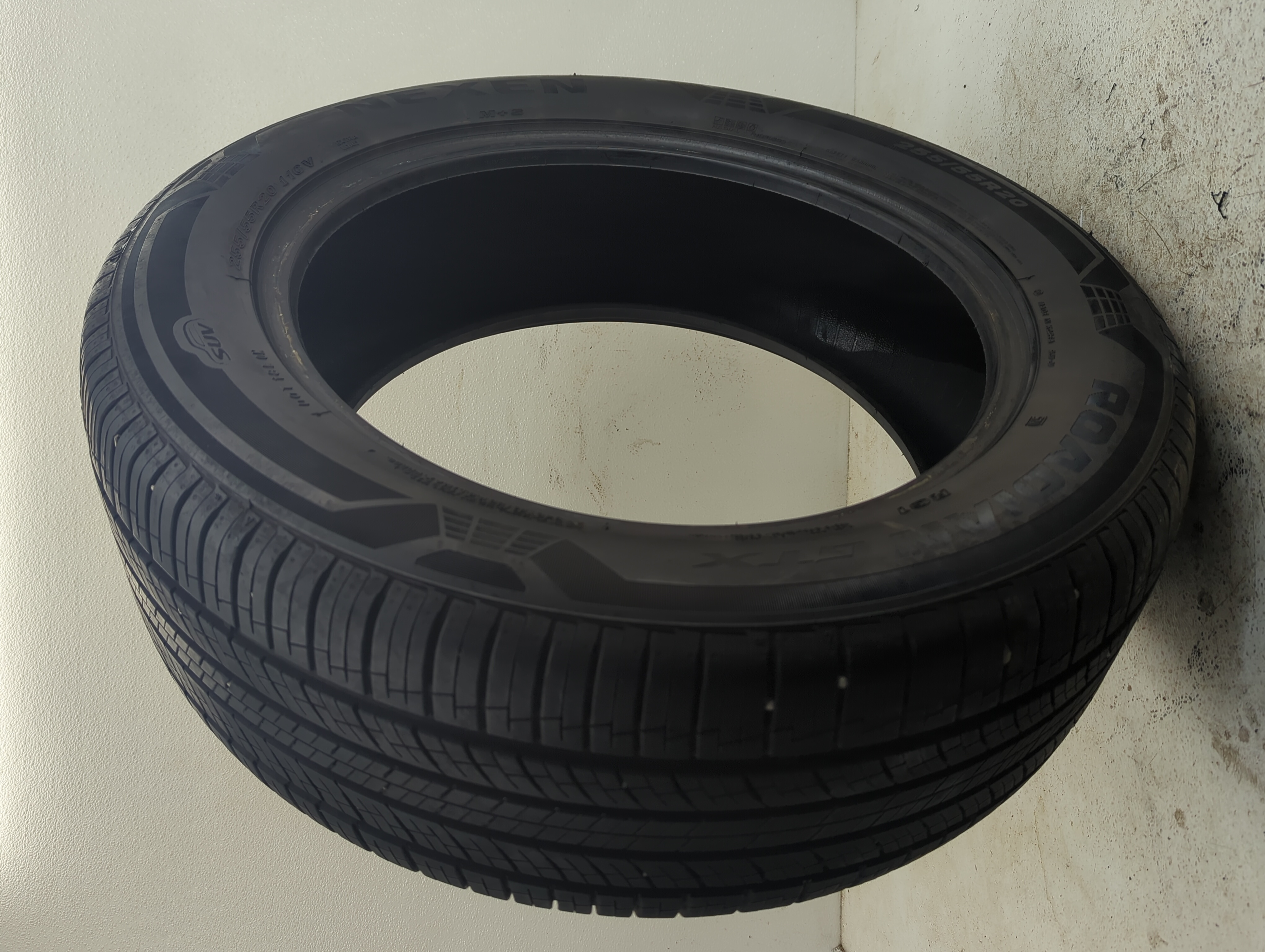Picture of Used Tire 255/55R20 NEXEN ROADIAN GTX 110V - Tread Depth 9.5/32