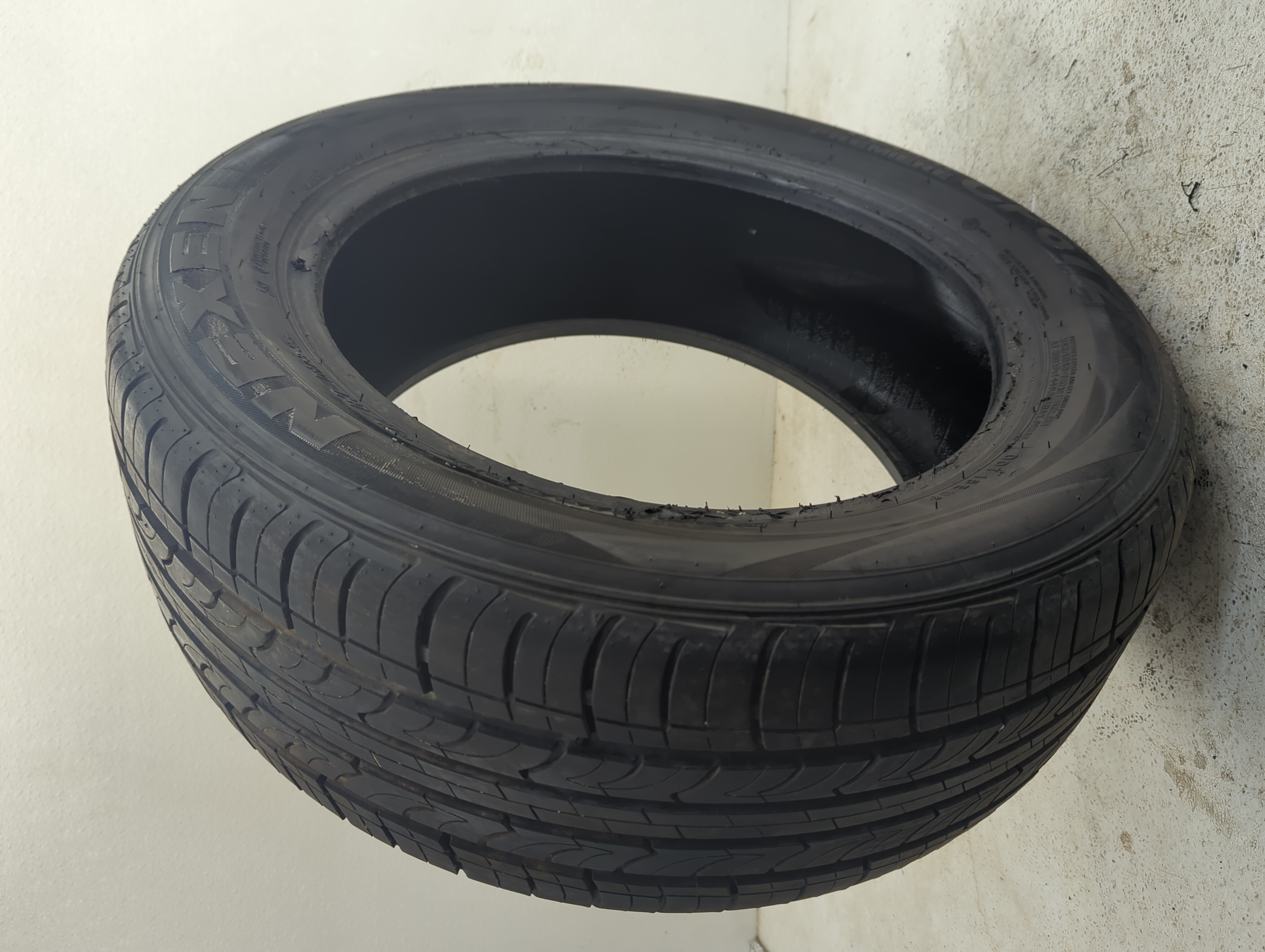 Picture of Used Tire P225/55R17 NEXEN CLASSE PREMIERE CP672 97H - Tread Depth 9/32
