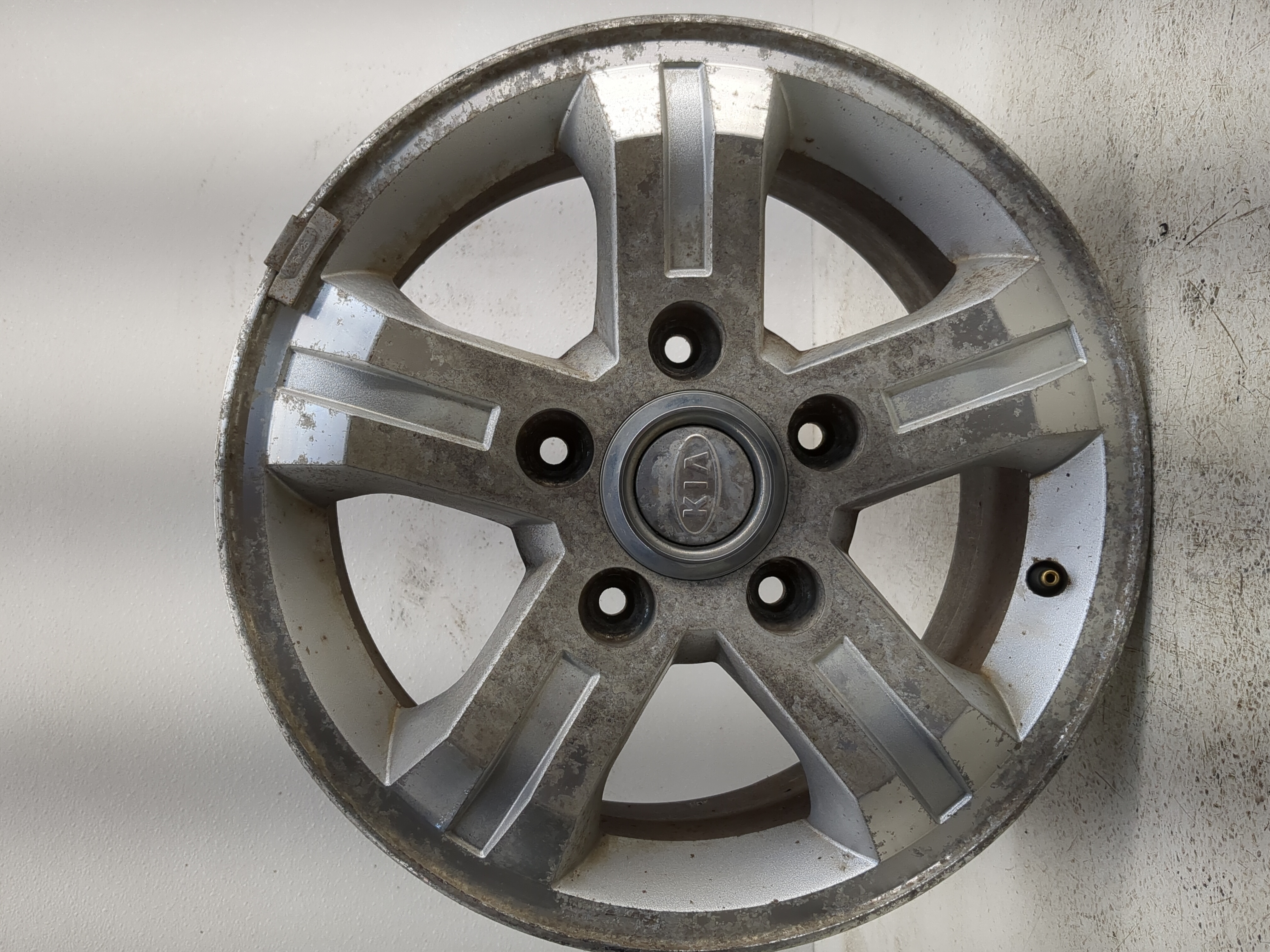 Picture of 2003-2006 Kia Sorento Oem Wheel Rim 1120238