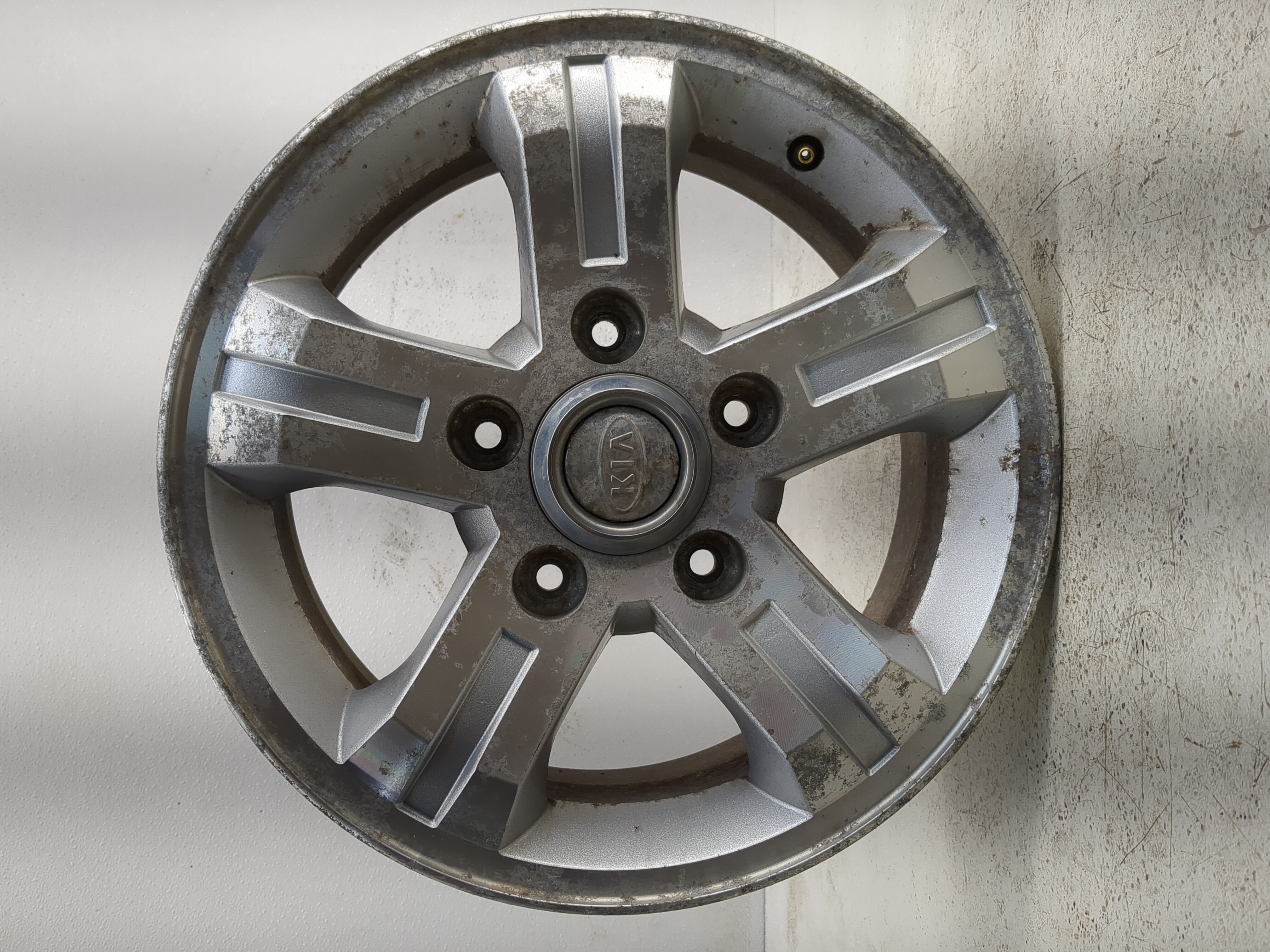 Picture of 2003-2006 Kia Sorento Oem Wheel Rim 1120242