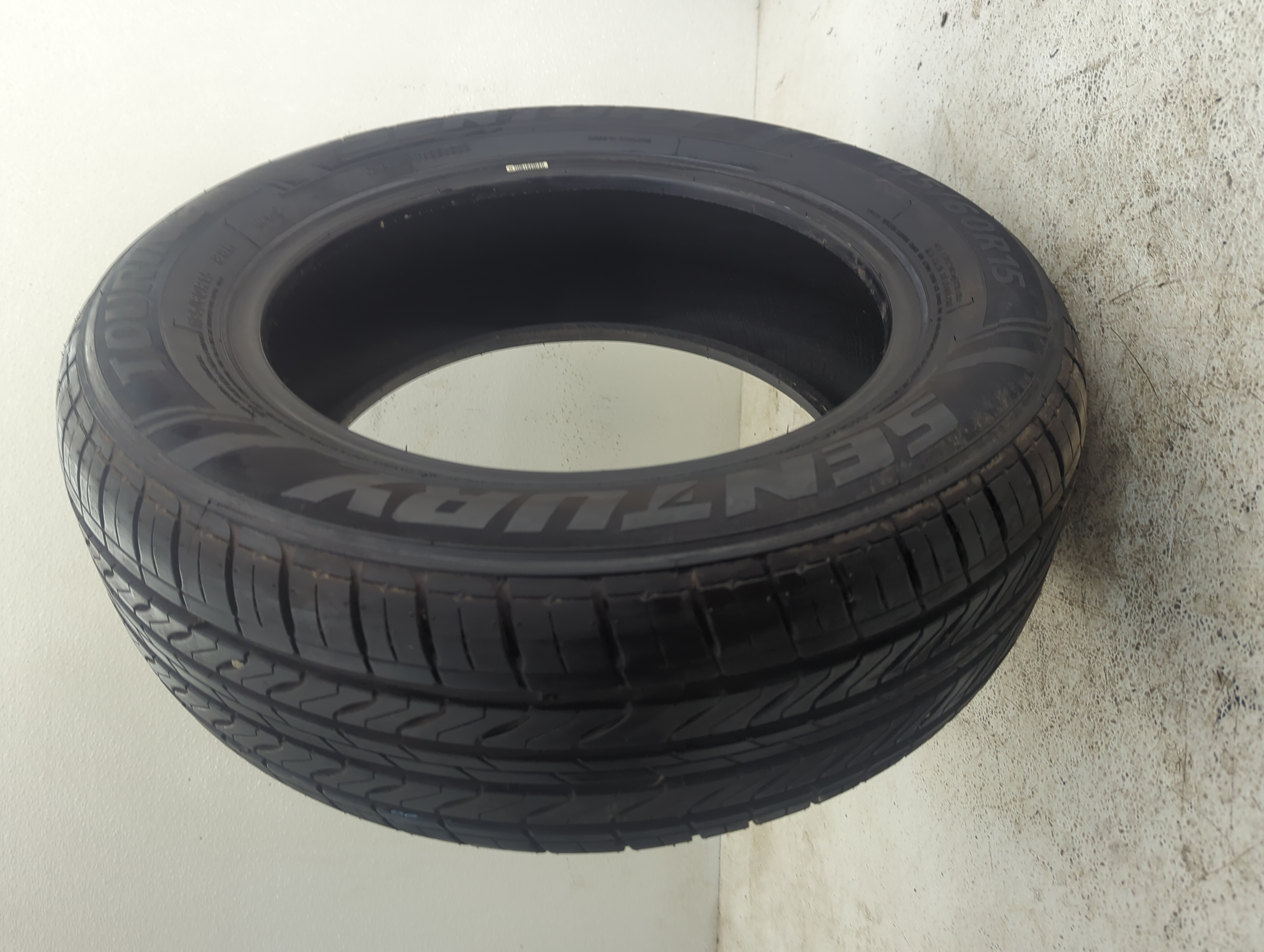 Used Tire 195/60R15 SENTURY TOURING 88H - Tread Depth 9.5/32 - Oemusedautoparts1.com