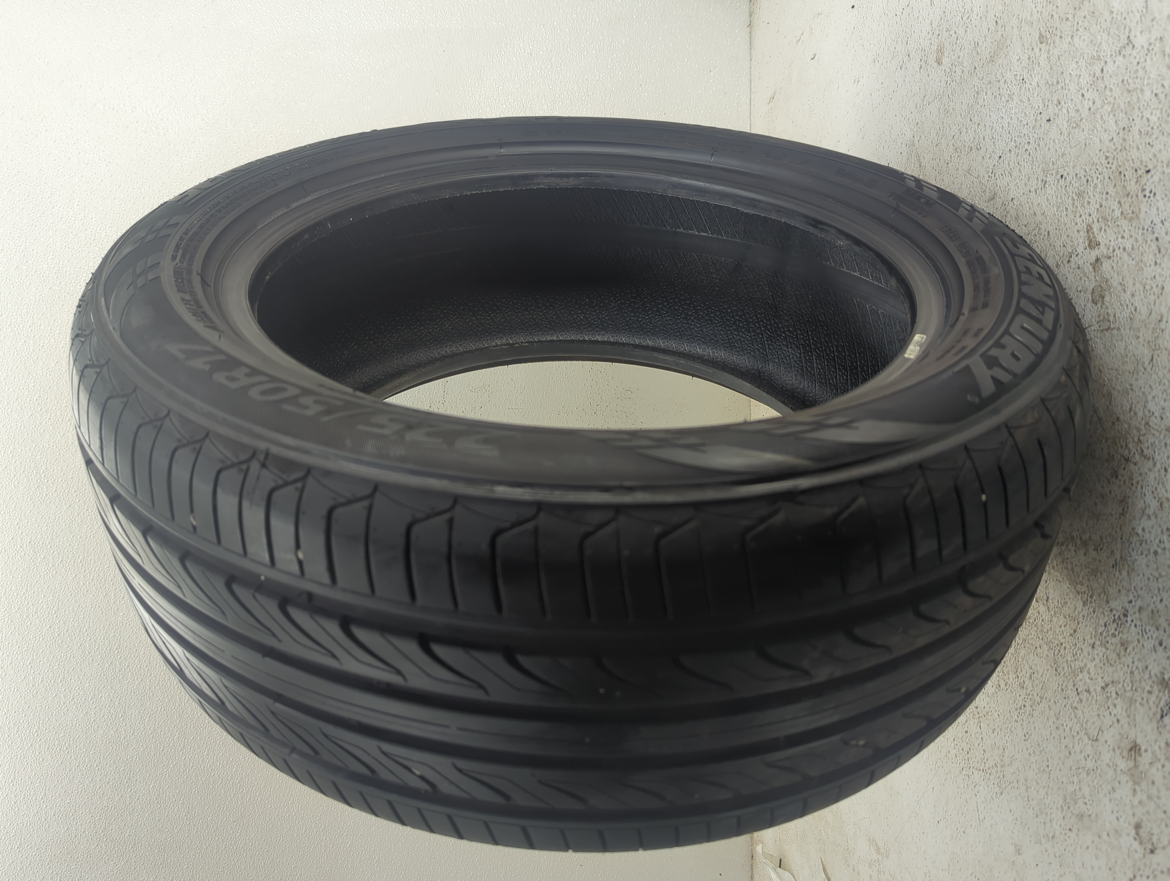 Picture of Used Tire 225/50R17 SENTURY UHP 98W - Tread Depth 9/32