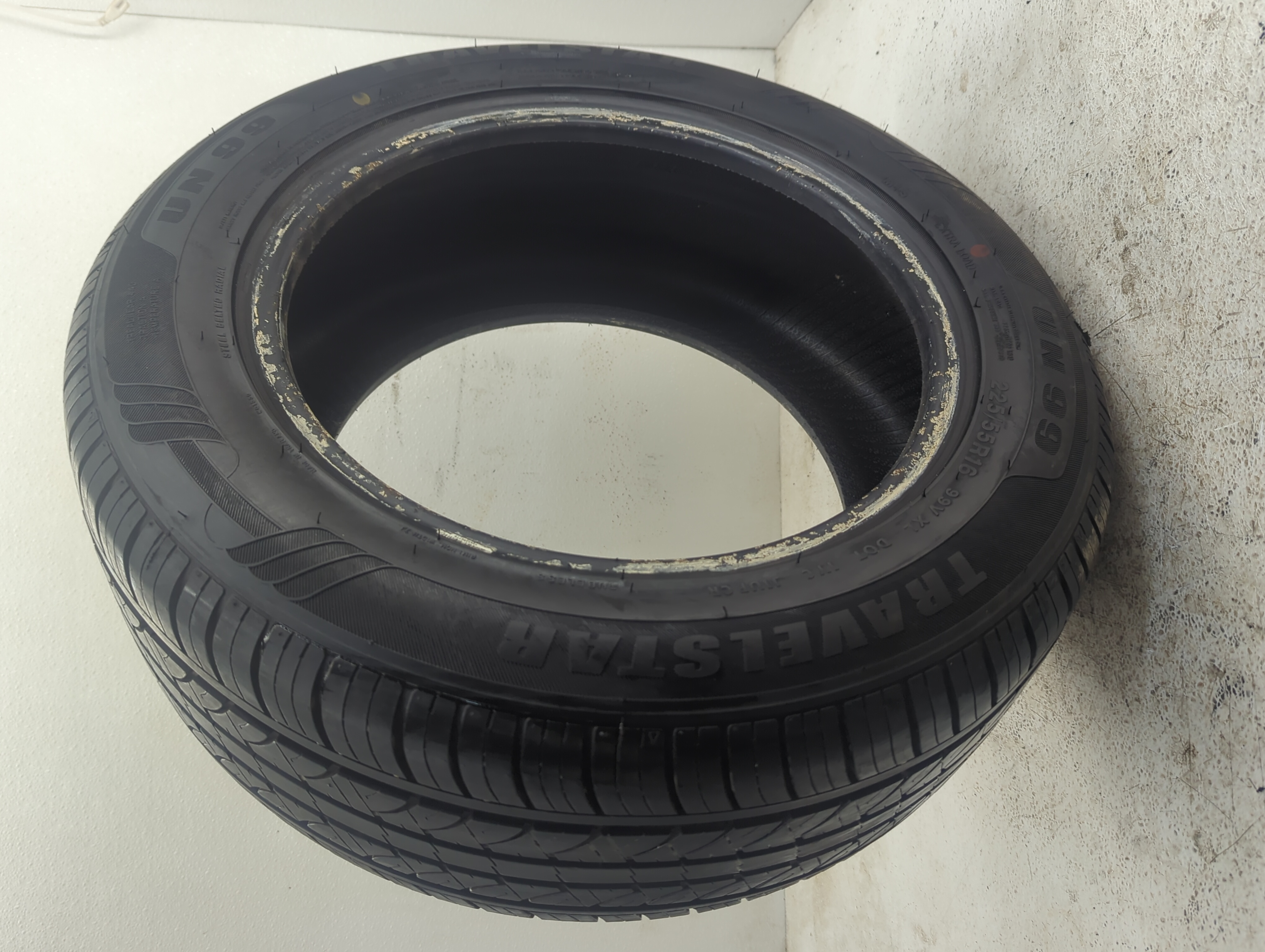 Picture of Used Tire 25/55R16 TRAVELSTAR UN99 99V - Tread Depth 8/32