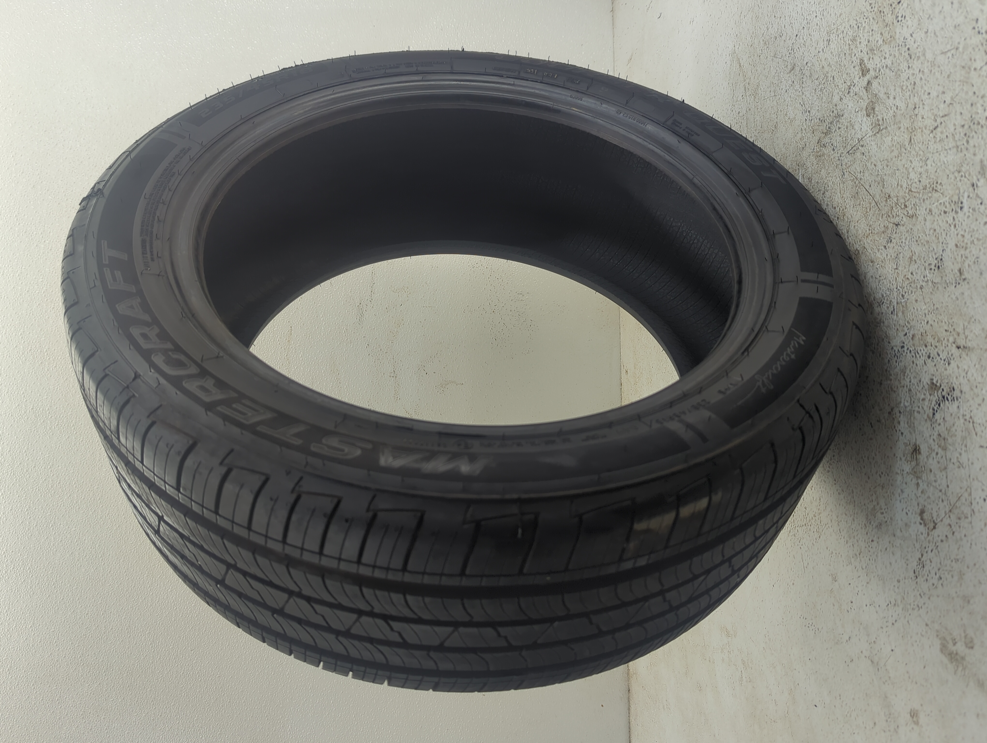 Used Tire 235/45R18 MASTERCRAFT COURSER QUEST 94V - Tread Depth 10/32 - Oemusedautoparts1.com