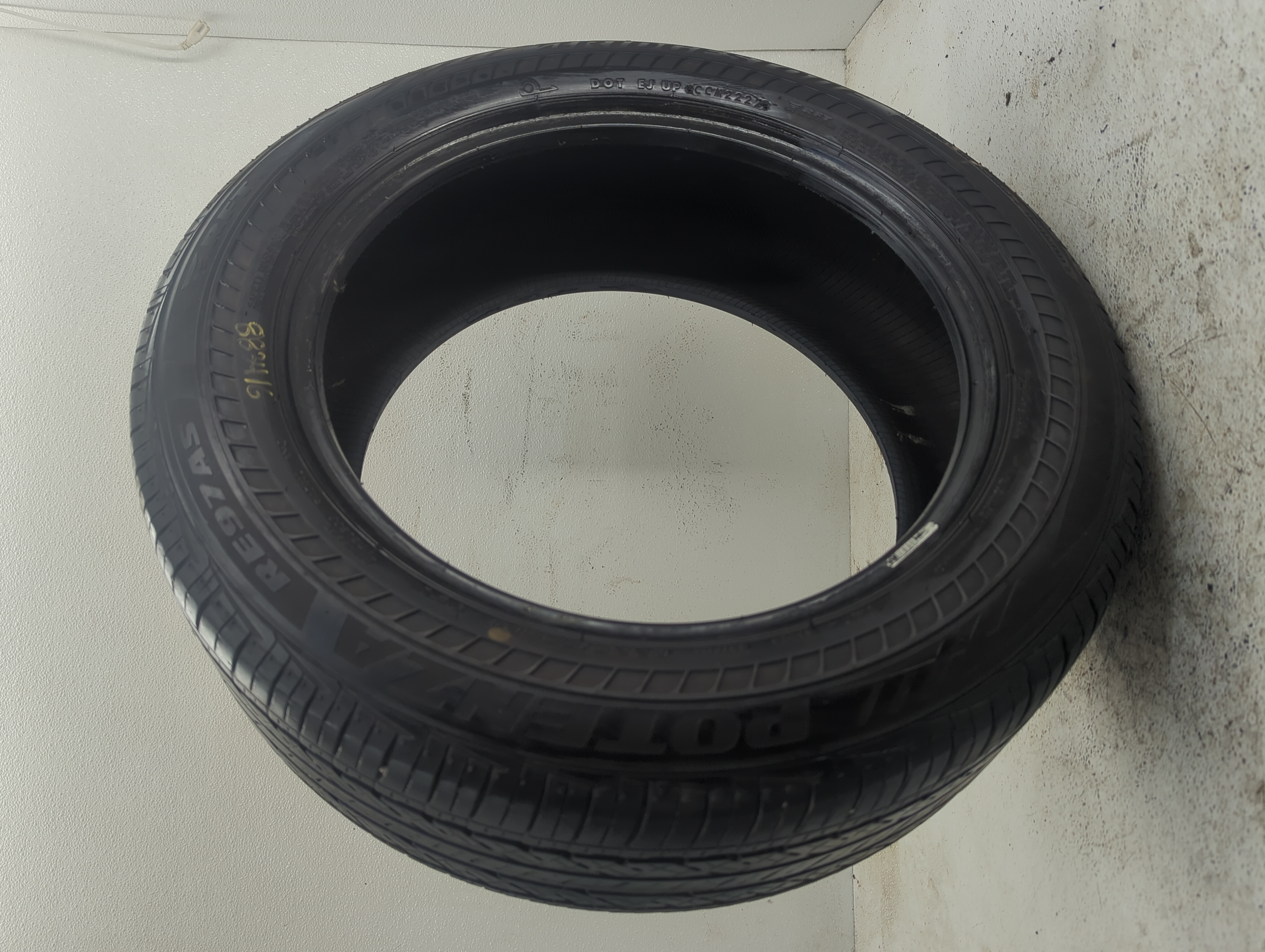 Used Tire P225/55RF17 BRIDGESTONE POTENZA RE97AS 95V - Tread Depth 6/32 - Oemusedautoparts1.com