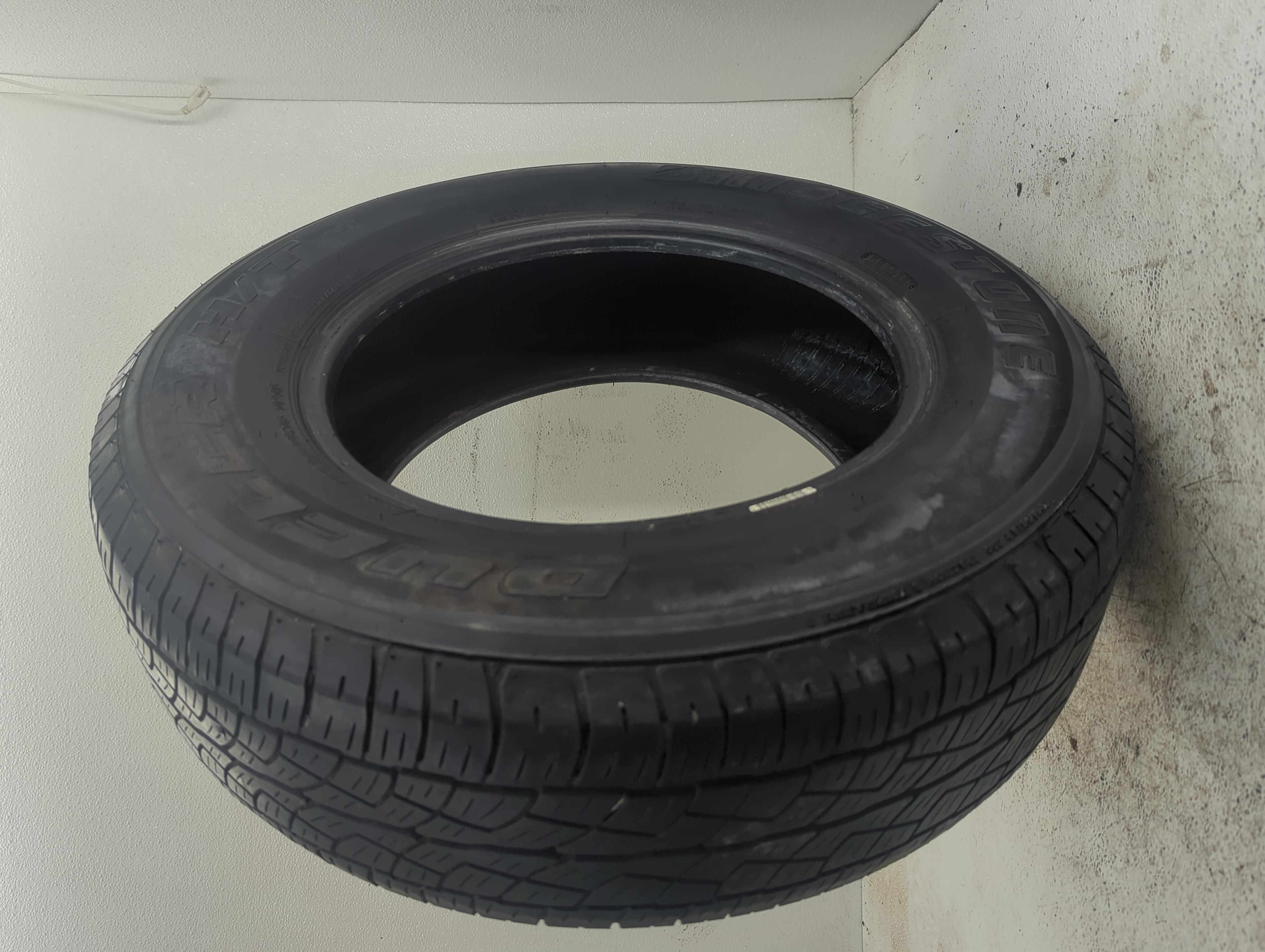 Picture of Used Tire P225/70R16 BRIDGETSONE DUELER H/T 101S - Tread Depth 7/32