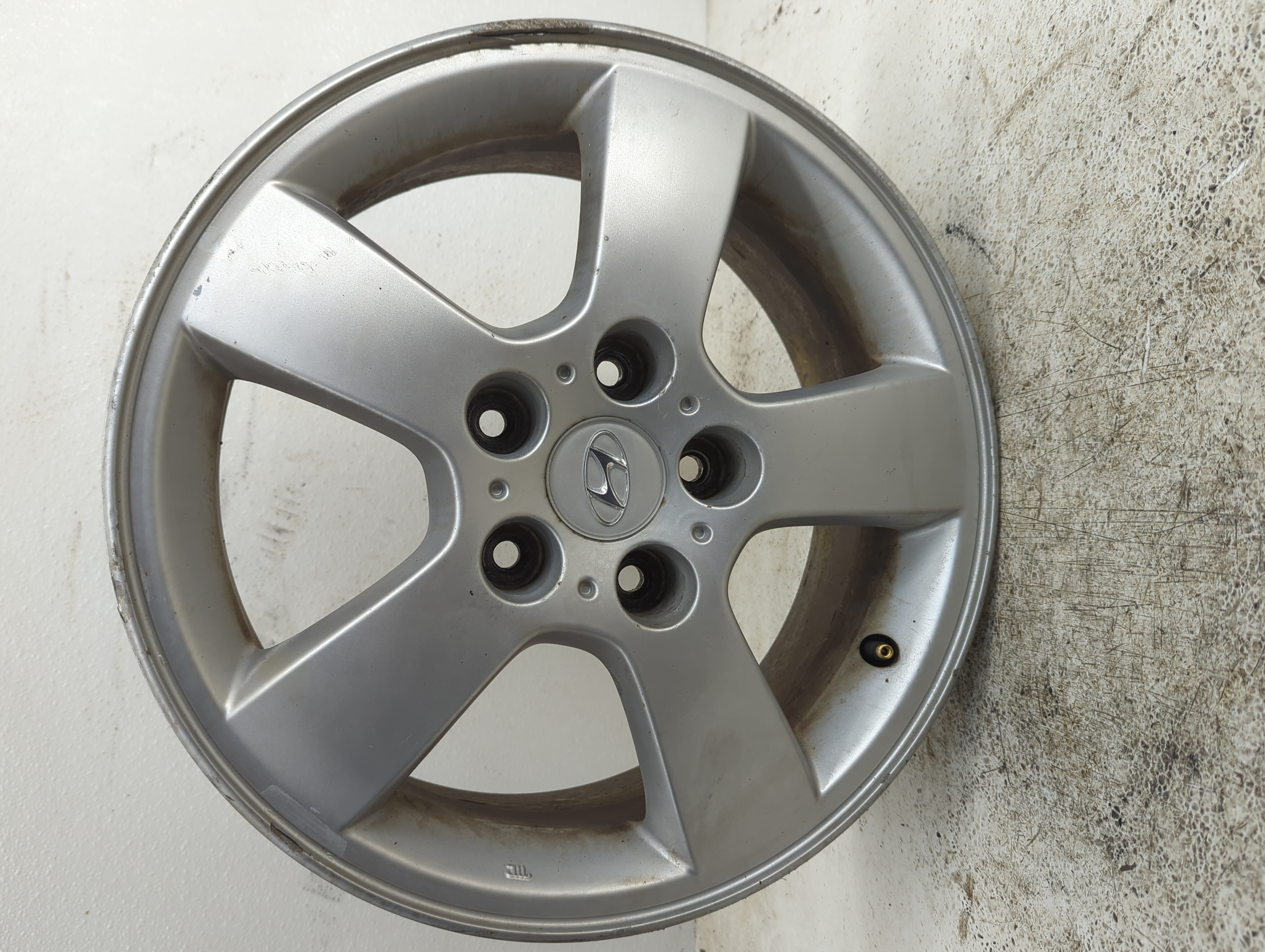Picture of 2007-2009 Hyundai Tucson Oem Wheel Rim 1120370
