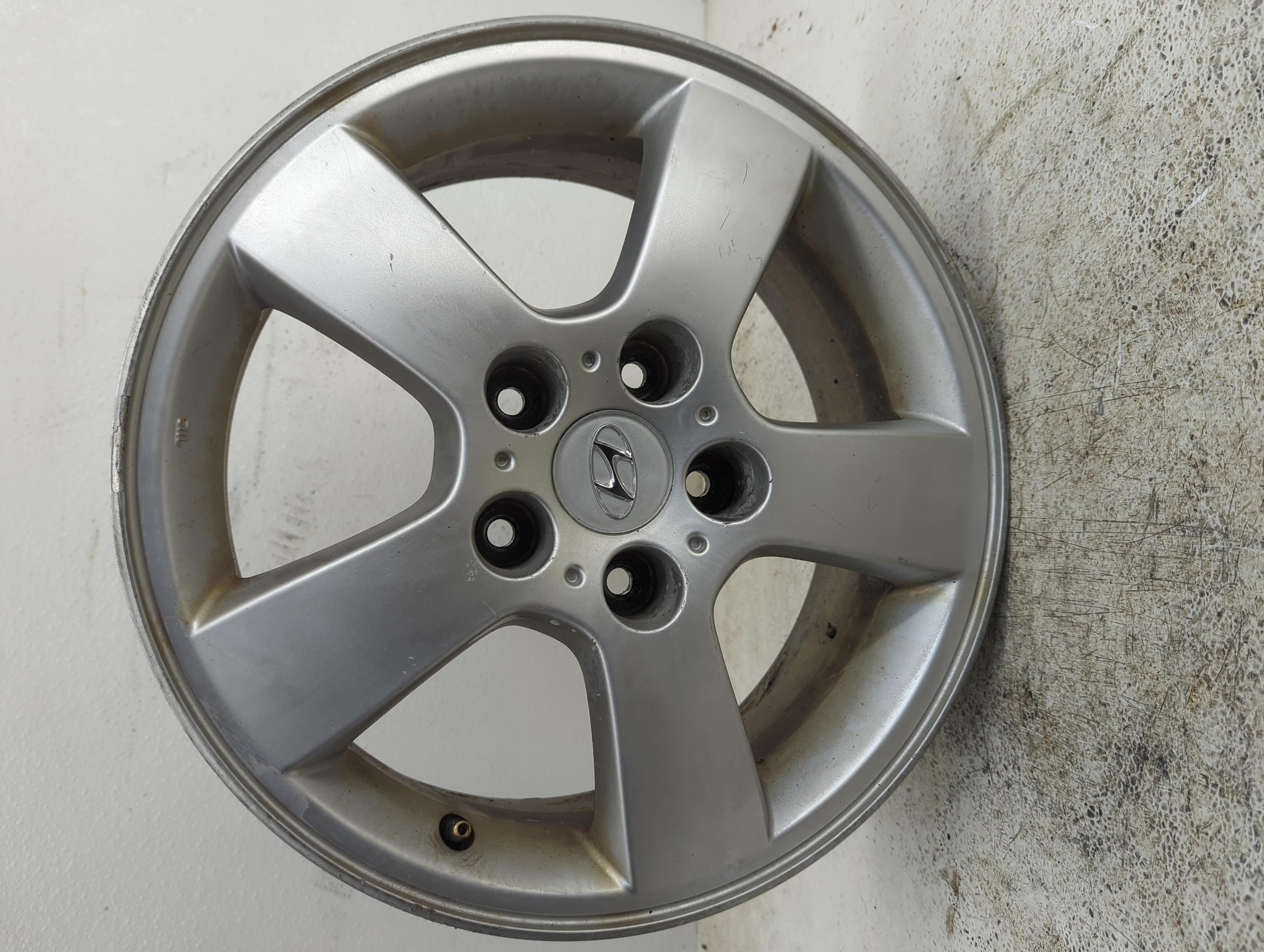 Picture of 2007-2009 Hyundai Tucson Oem Wheel Rim 1120371