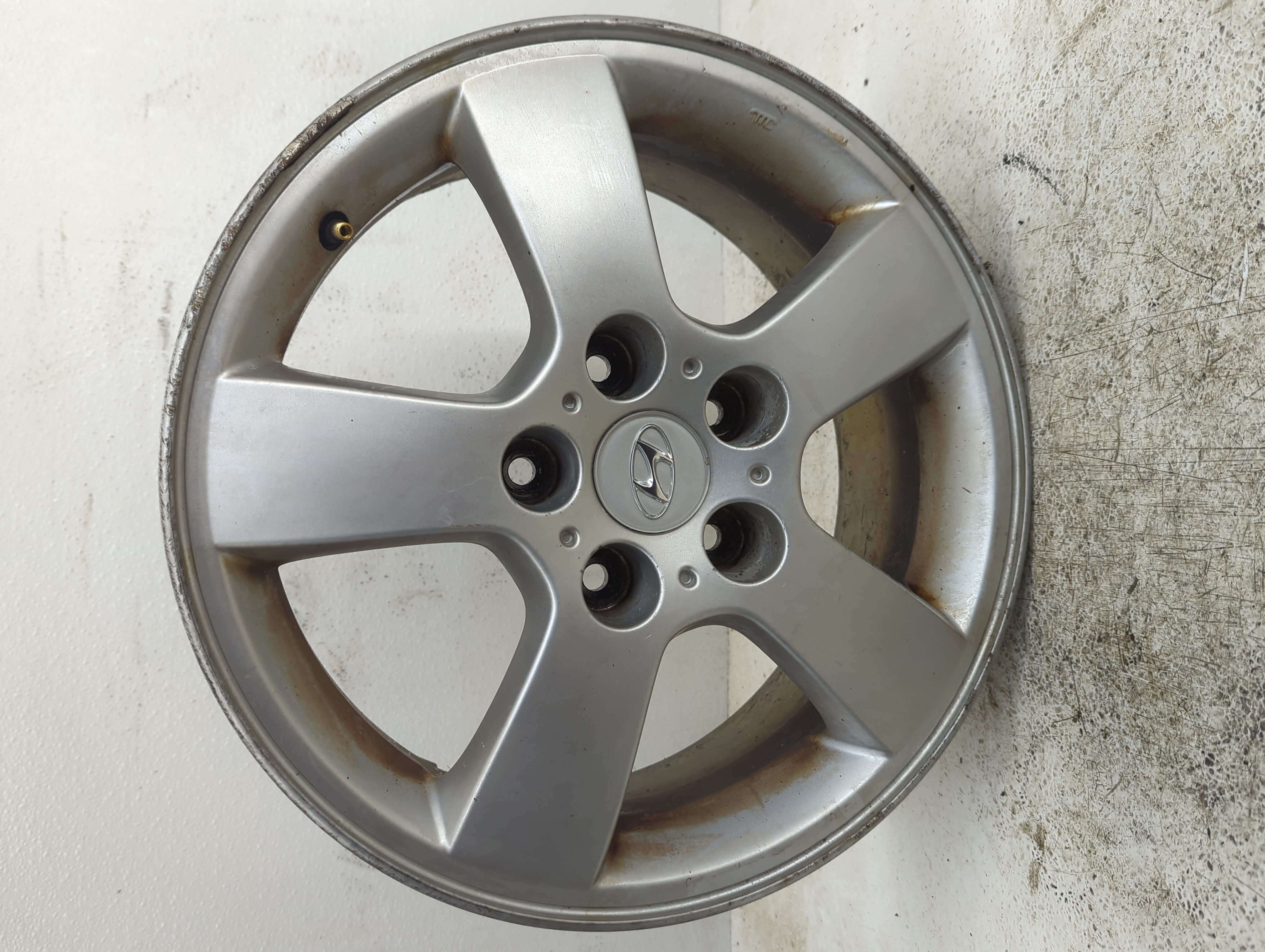 Picture of 2007-2009 Hyundai Tucson Oem Wheel Rim 1120373