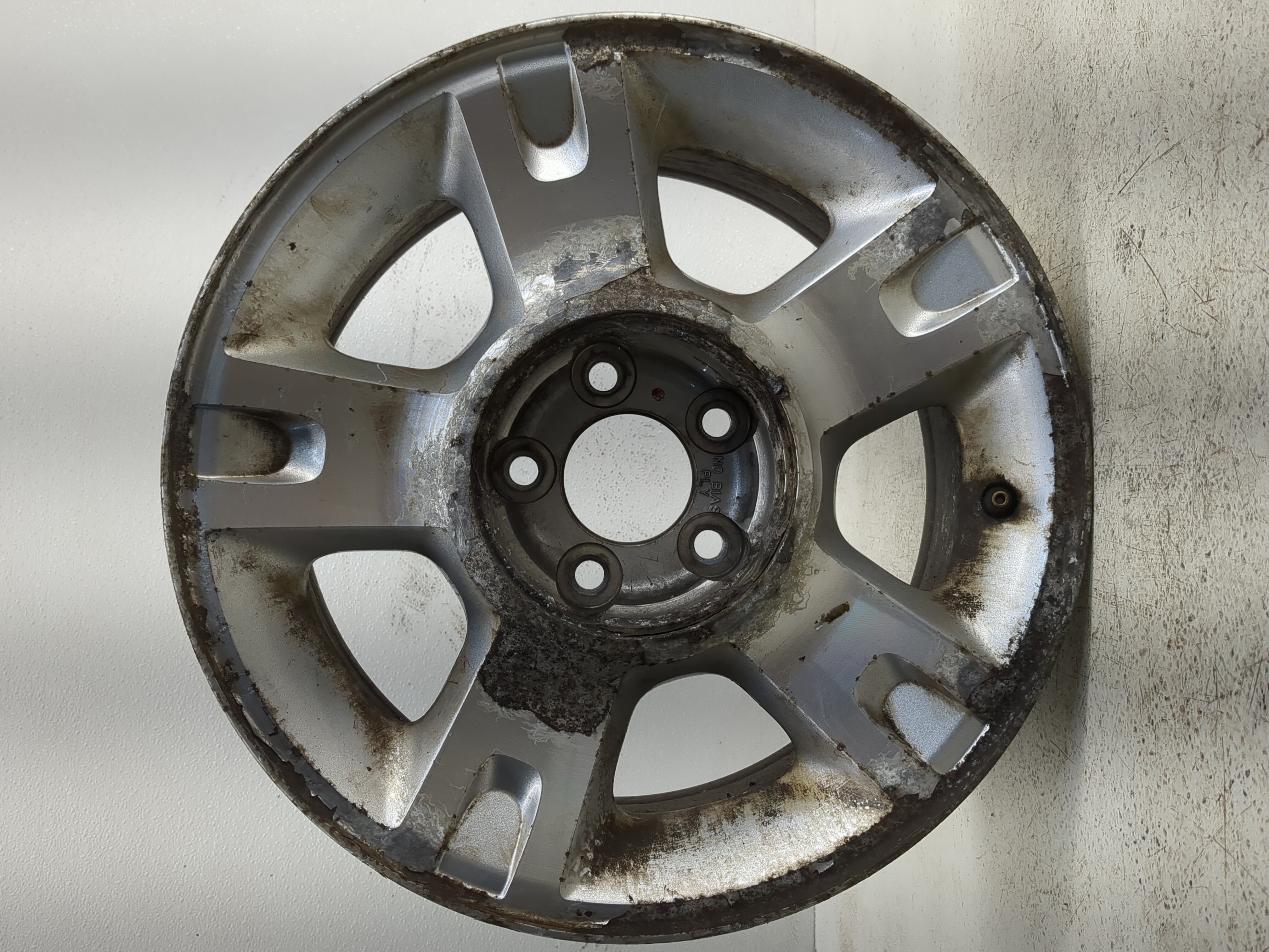 Picture of 2001-2005 Ford Explorer Sport Trac Wheel Rim Oem 1120438