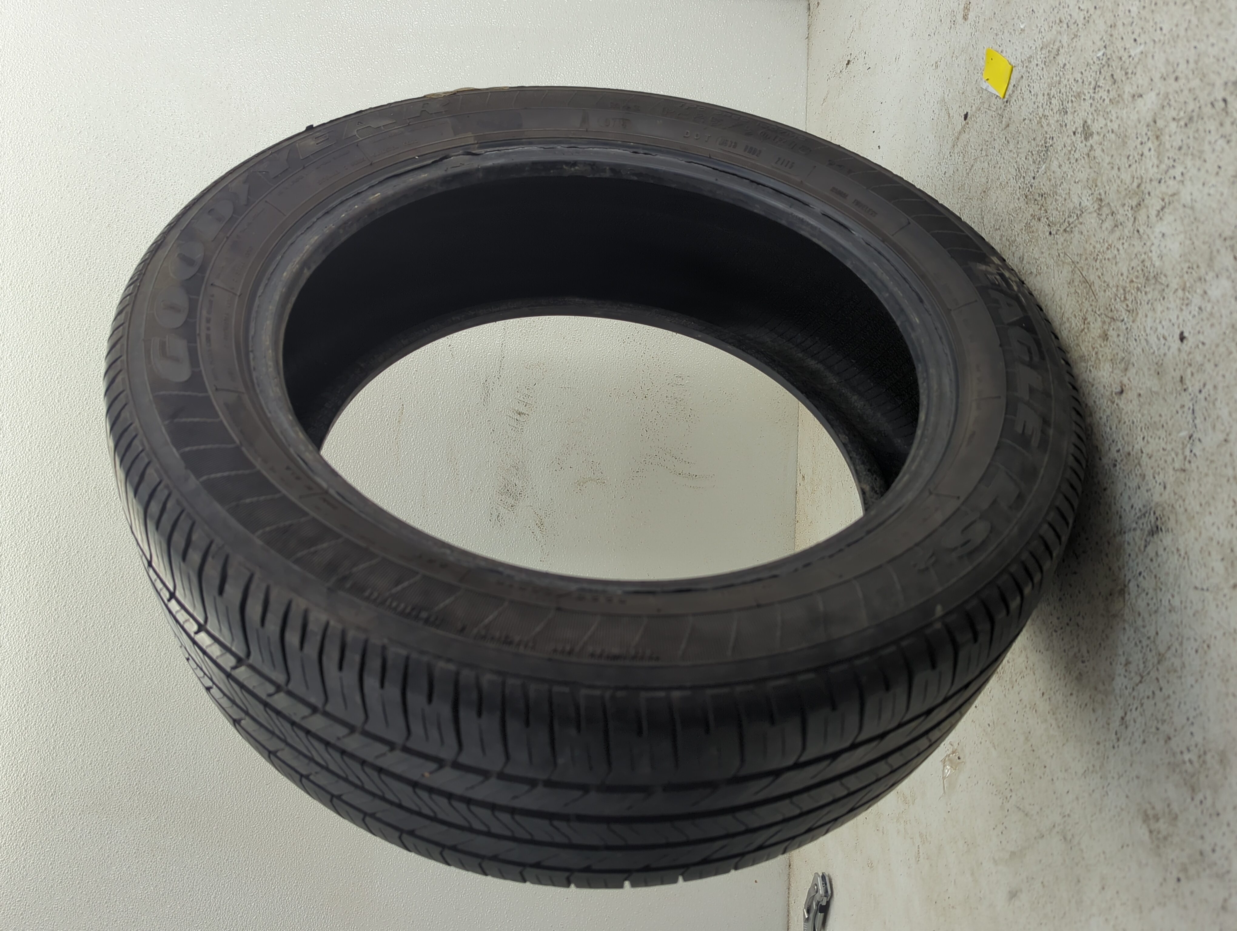 Used Tire P225/50R18 GOODYEAR EAGLE LS2 94T - Tread Depth 8/32 - Oemusedautoparts1.com
