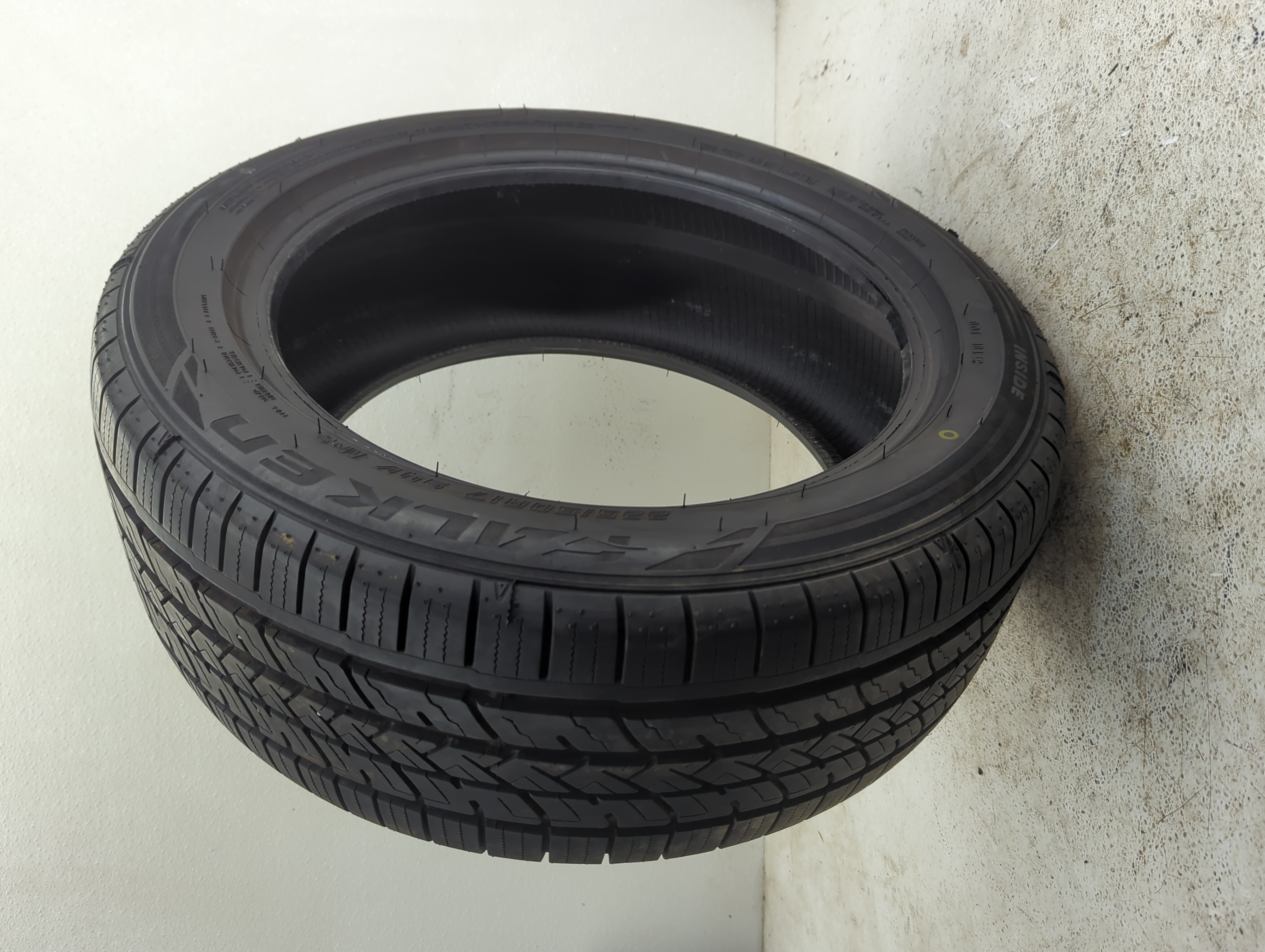 Picture of Used Tire 225/50R17 FALKEN PRO G5 A/S 94V - Tread Depth 10/32