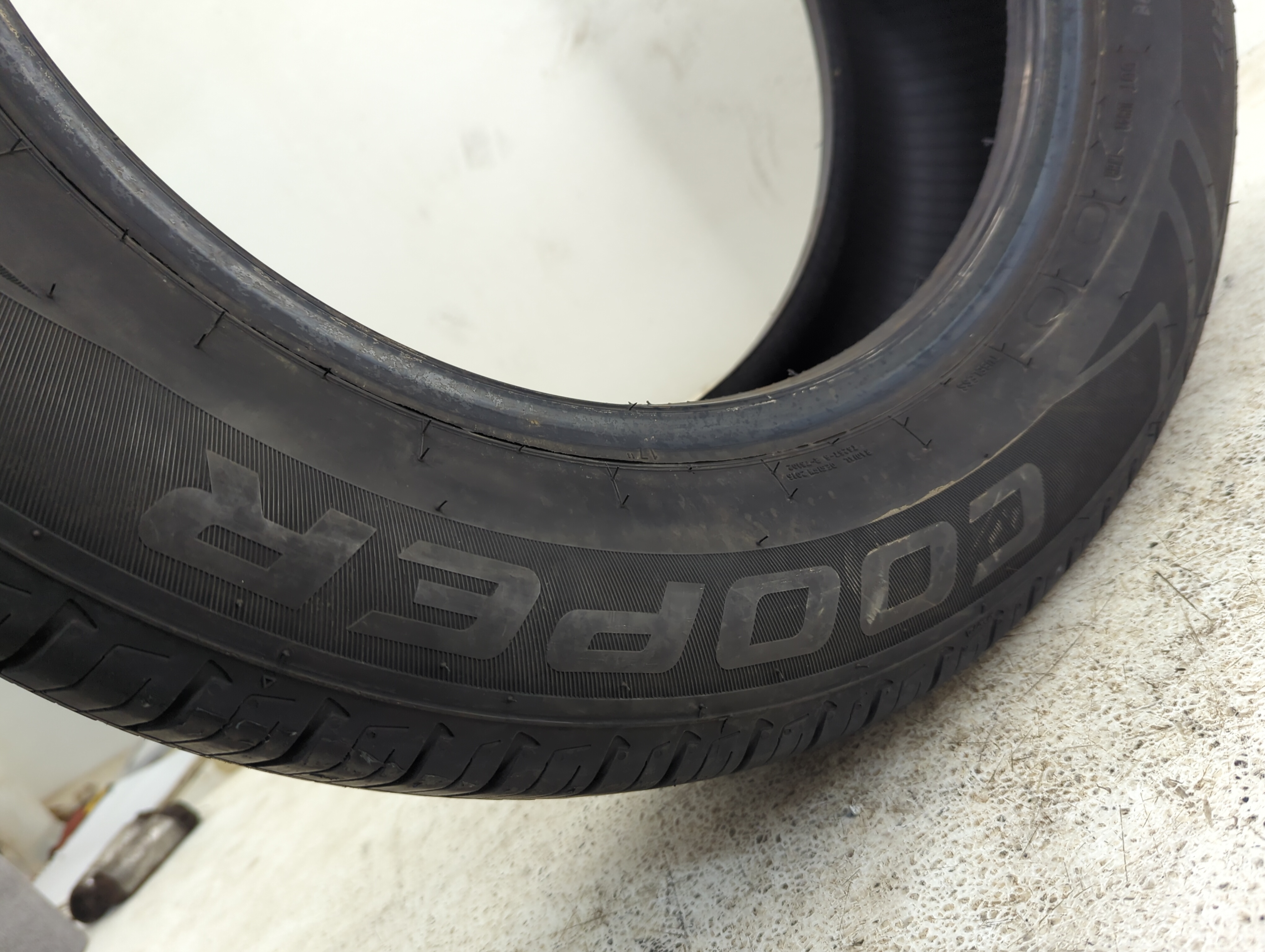 Used Tire 225/60R17 COOPER ENDEAVOR PLUS 99H - Tread Depth 9/32 - Oemusedautoparts1.com