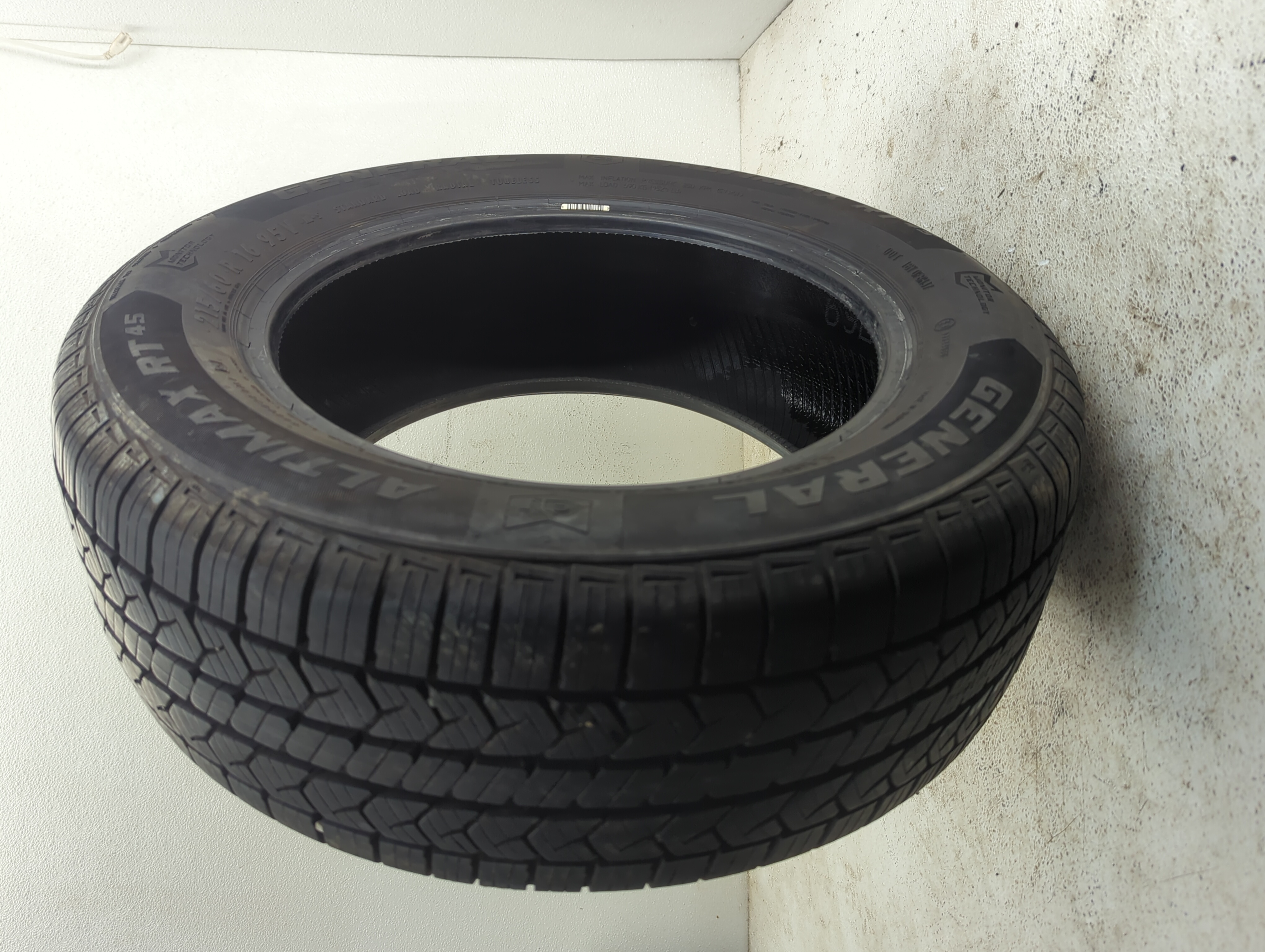 Used Tire 215/50R16 GENERAL ALTIMAX RT43 95V - Tread Depth 10.5/32 - Oemusedautoparts1.com