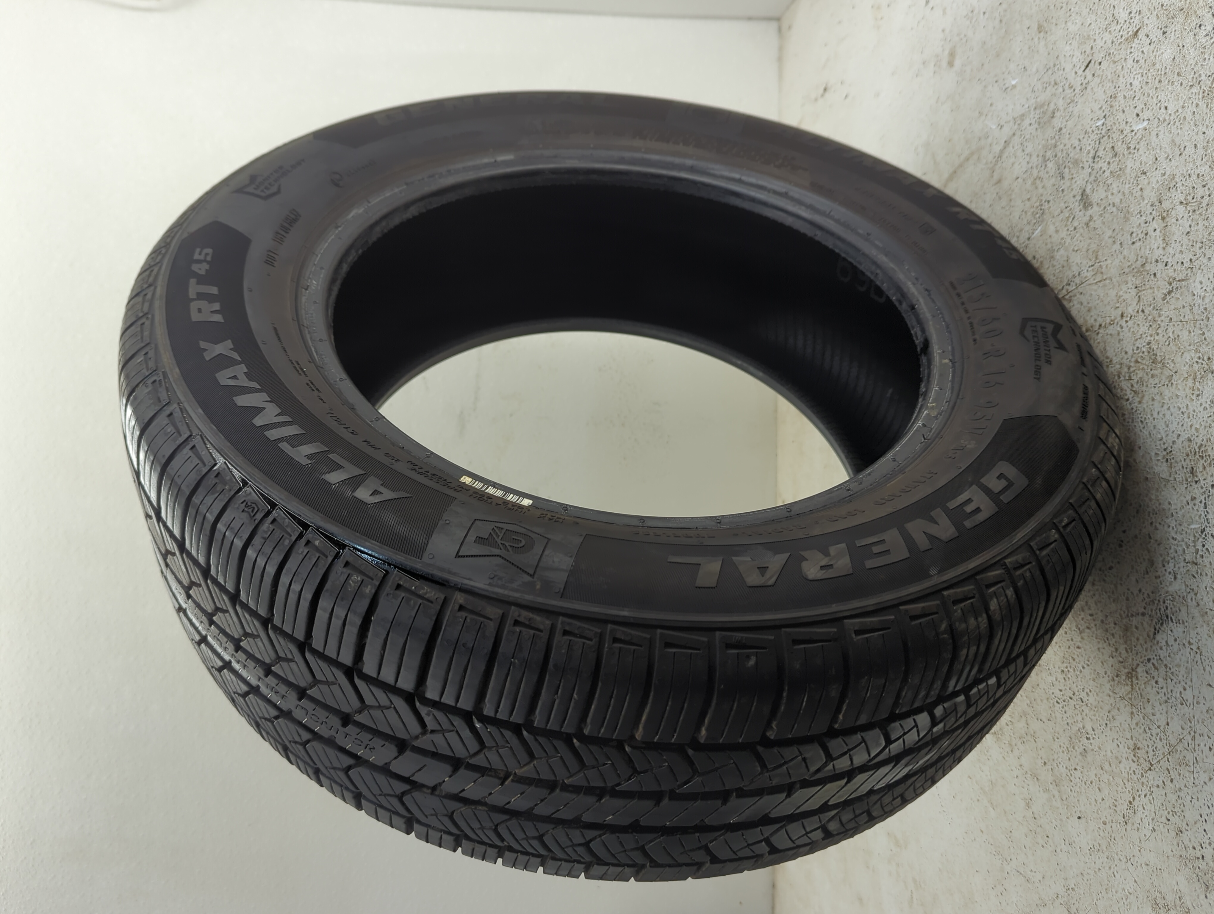 Used Tire 215/60R16 GENERAL ALTIMAX RT45 95V - Tread Depth 8/32 - Oemusedautoparts1.com