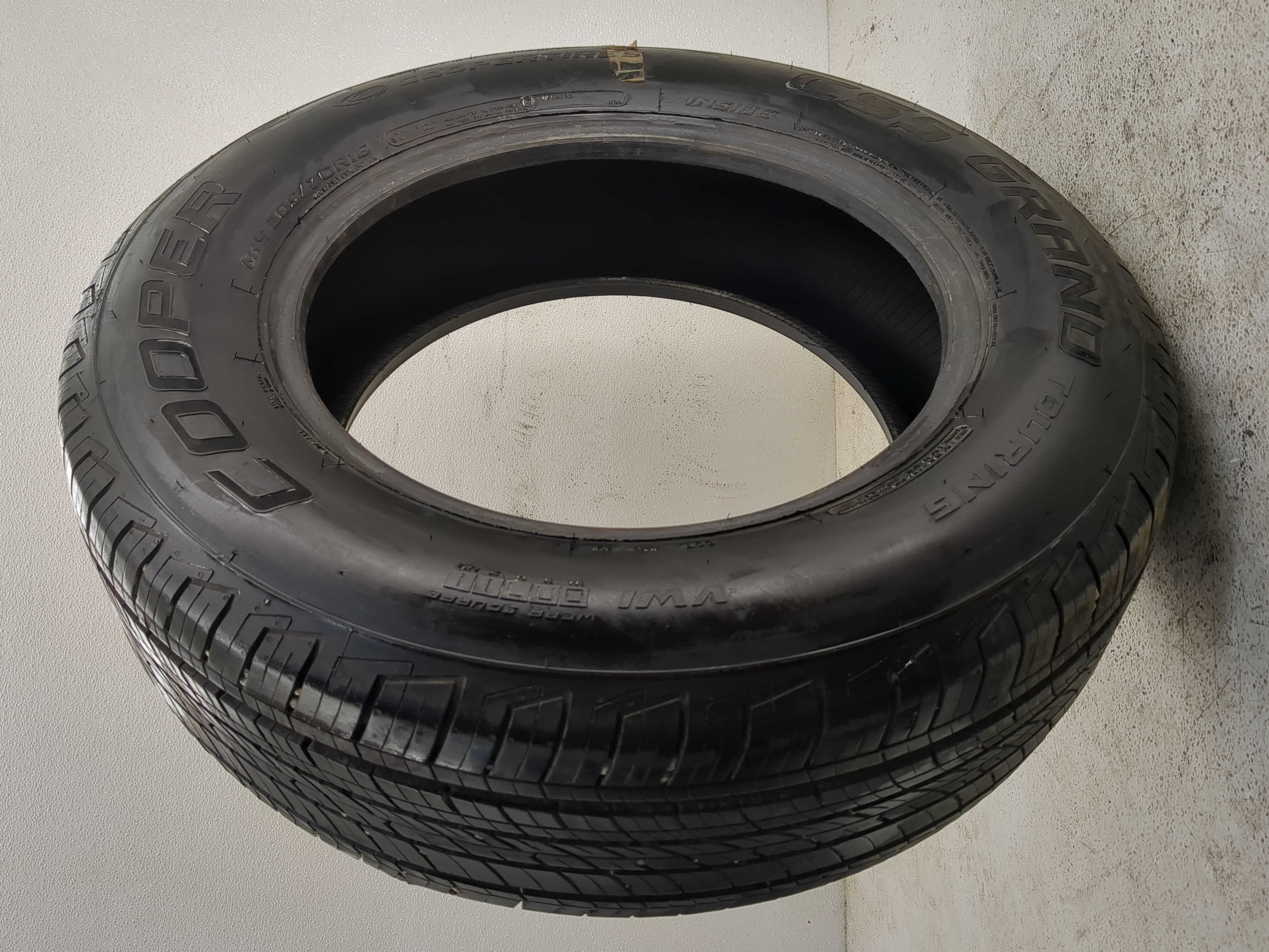 Used Tire 205/70R16 COOPER CS5 GRAND TOURING 97T - Tread Depth 9.5/32 - Oemusedautoparts1.com