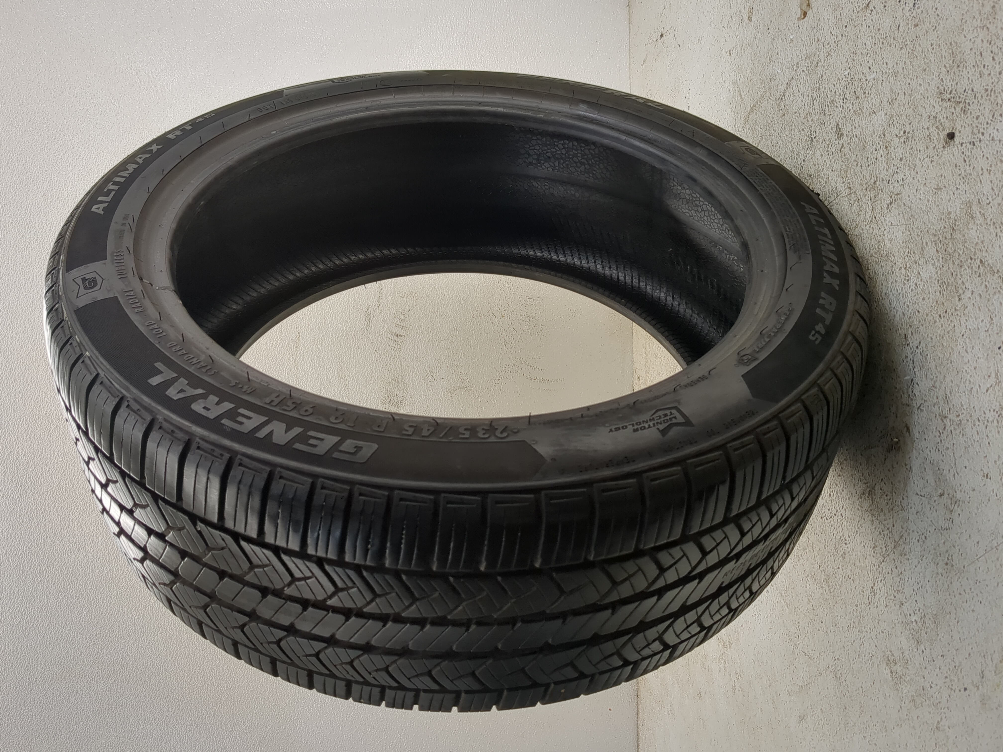 Used Tire 235/45R19 GENERAL ALTIMAX RT45 95H - Tread Depth 8.5/32 - Oemusedautoparts1.com