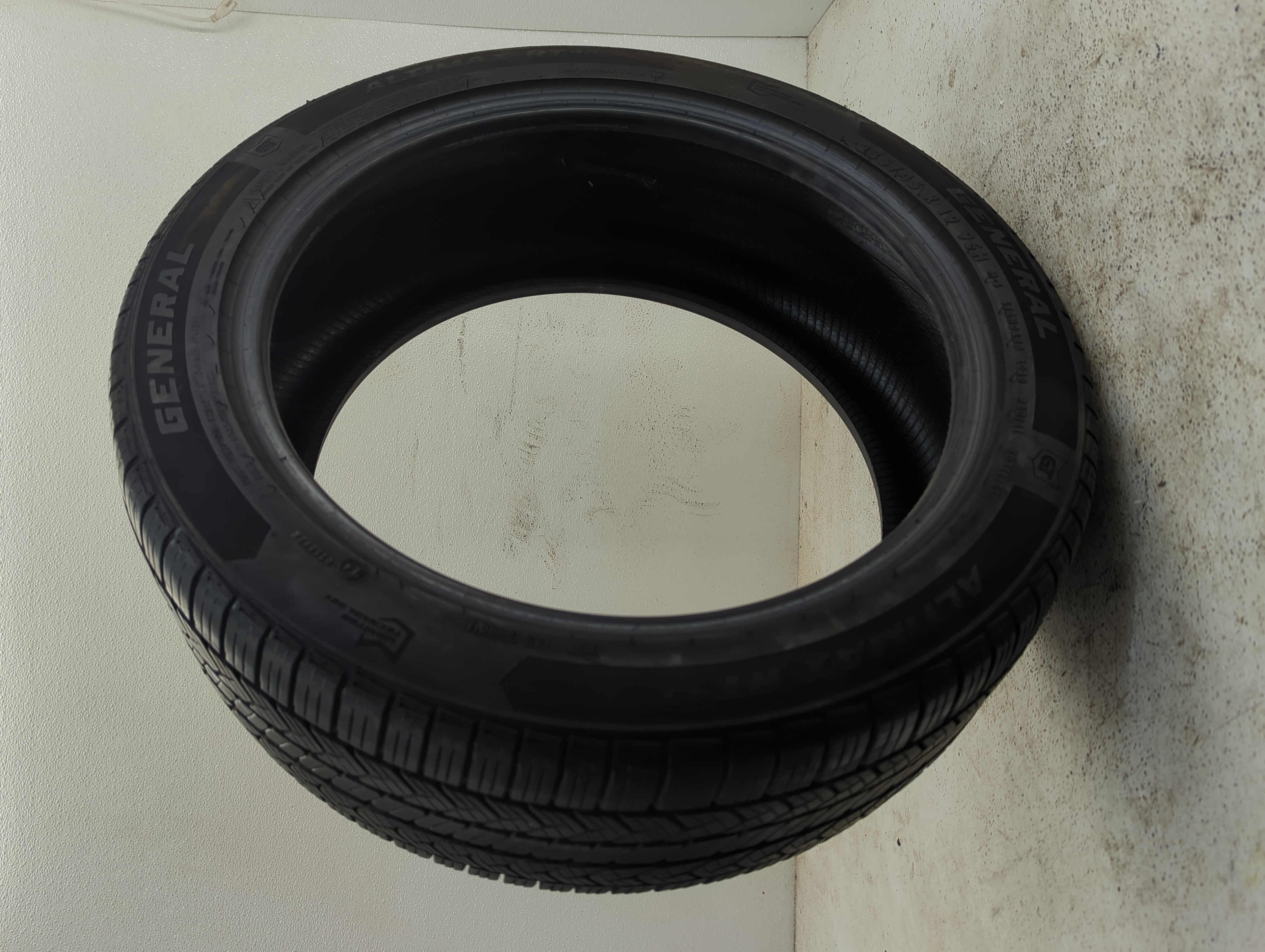 Used Tire 235/45R19 GENERAL ALTIMAX RT45 95H - Tread Depth 8/32 - Oemusedautoparts1.com