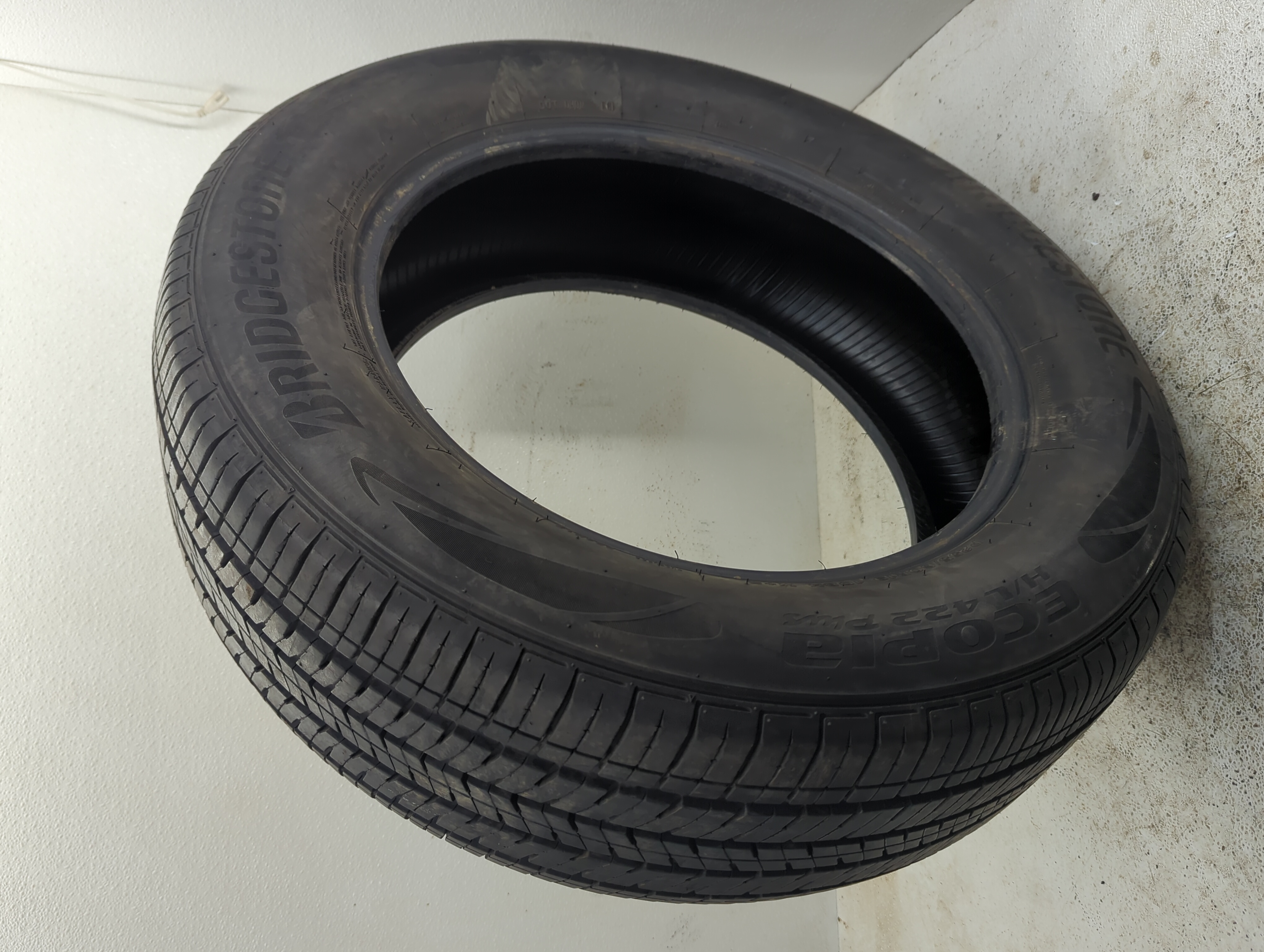 Used Tire P255/60R19 BRIDGESTONE ECOPIA H/L 422 PLUS 108H - Tread Depth 9/32 - Oemusedautoparts1.com
