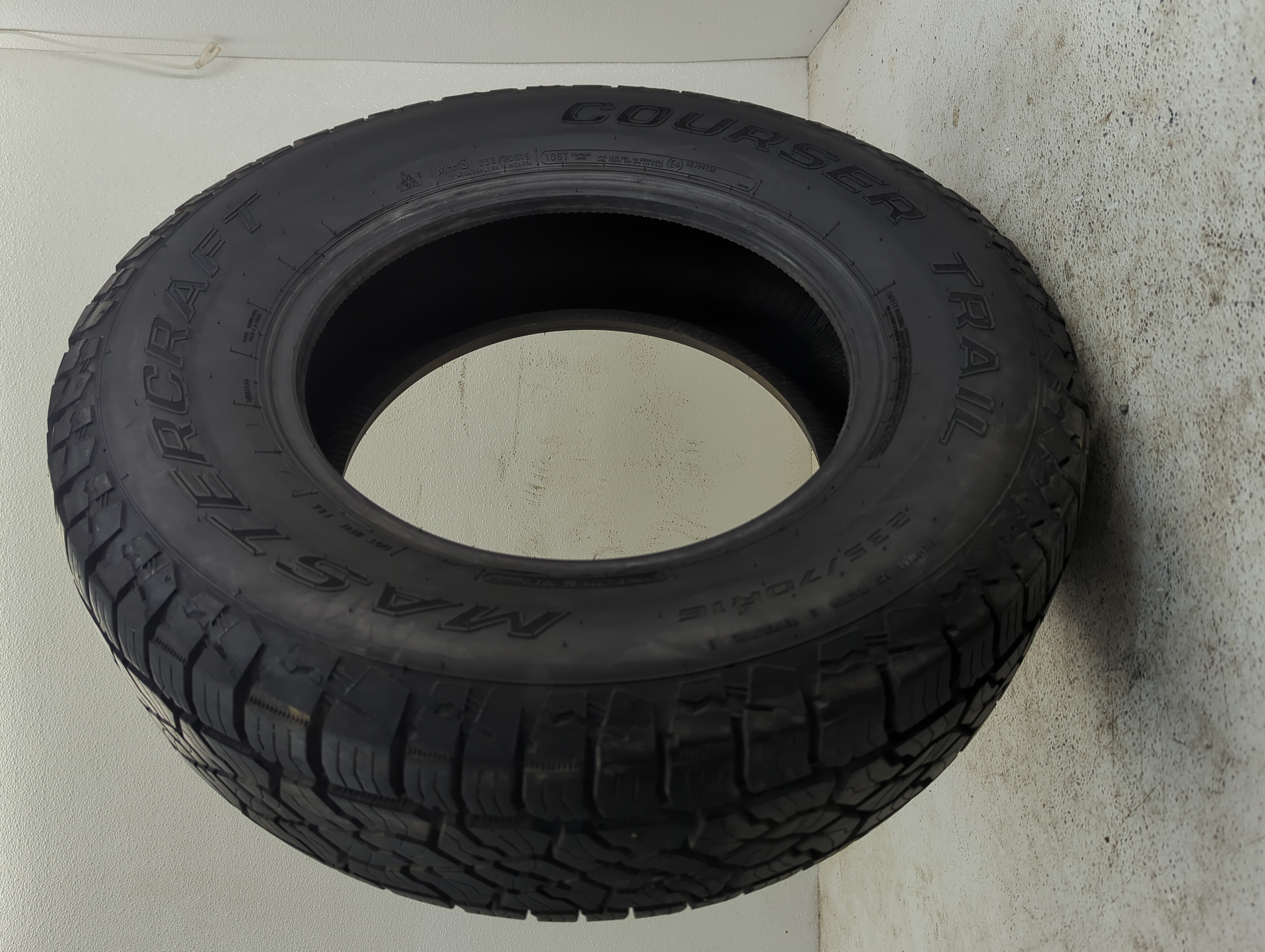 Picture of Used Tire 235/70R16 MASTERCRAFT COURSER QUEST 106T - Tread Depth 13/32