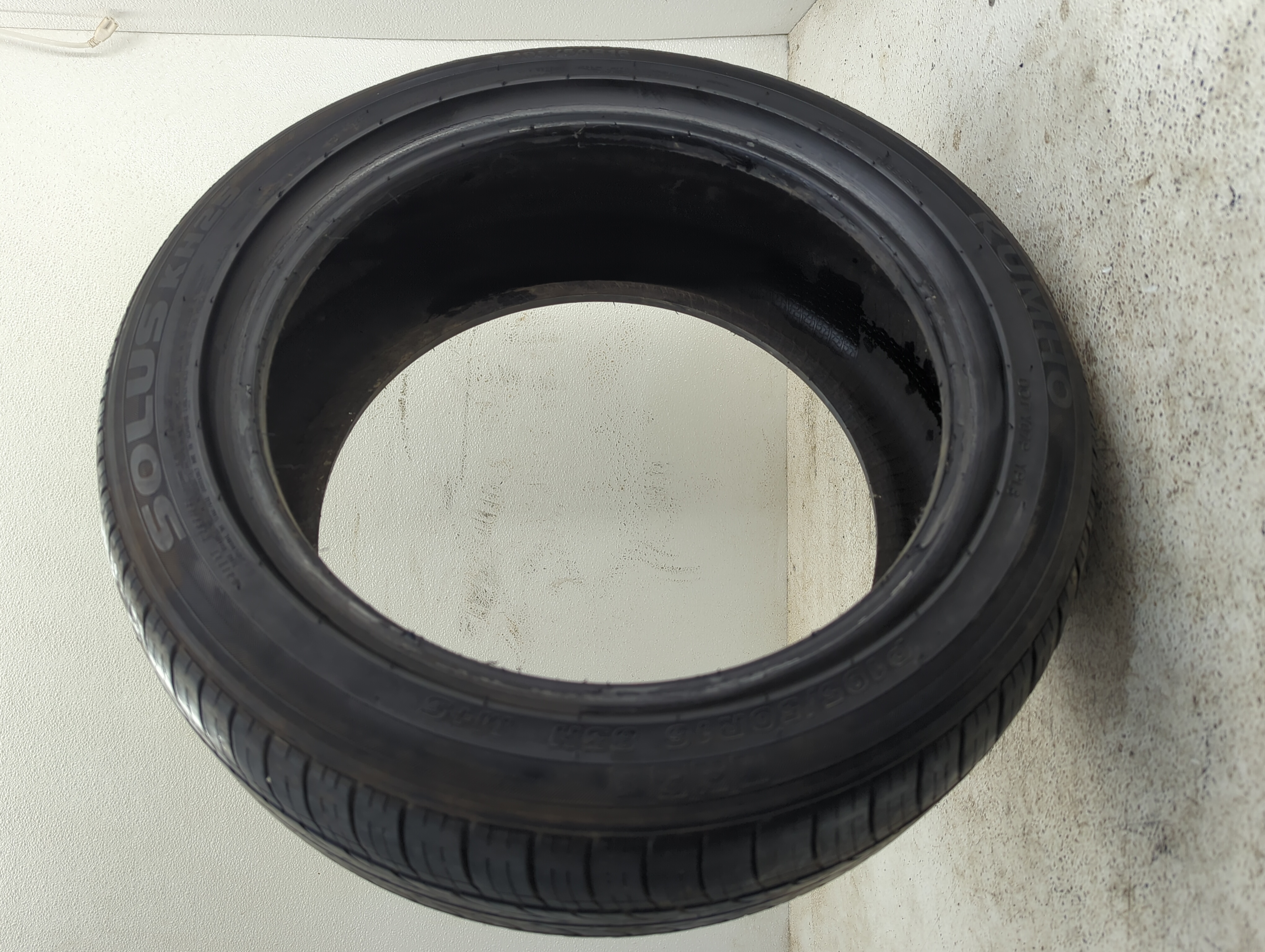 Used Tire 195/50R16 KUMHO SOLUCE KH25 83H - Tread Depth 9.5/32 - Oemusedautoparts1.com