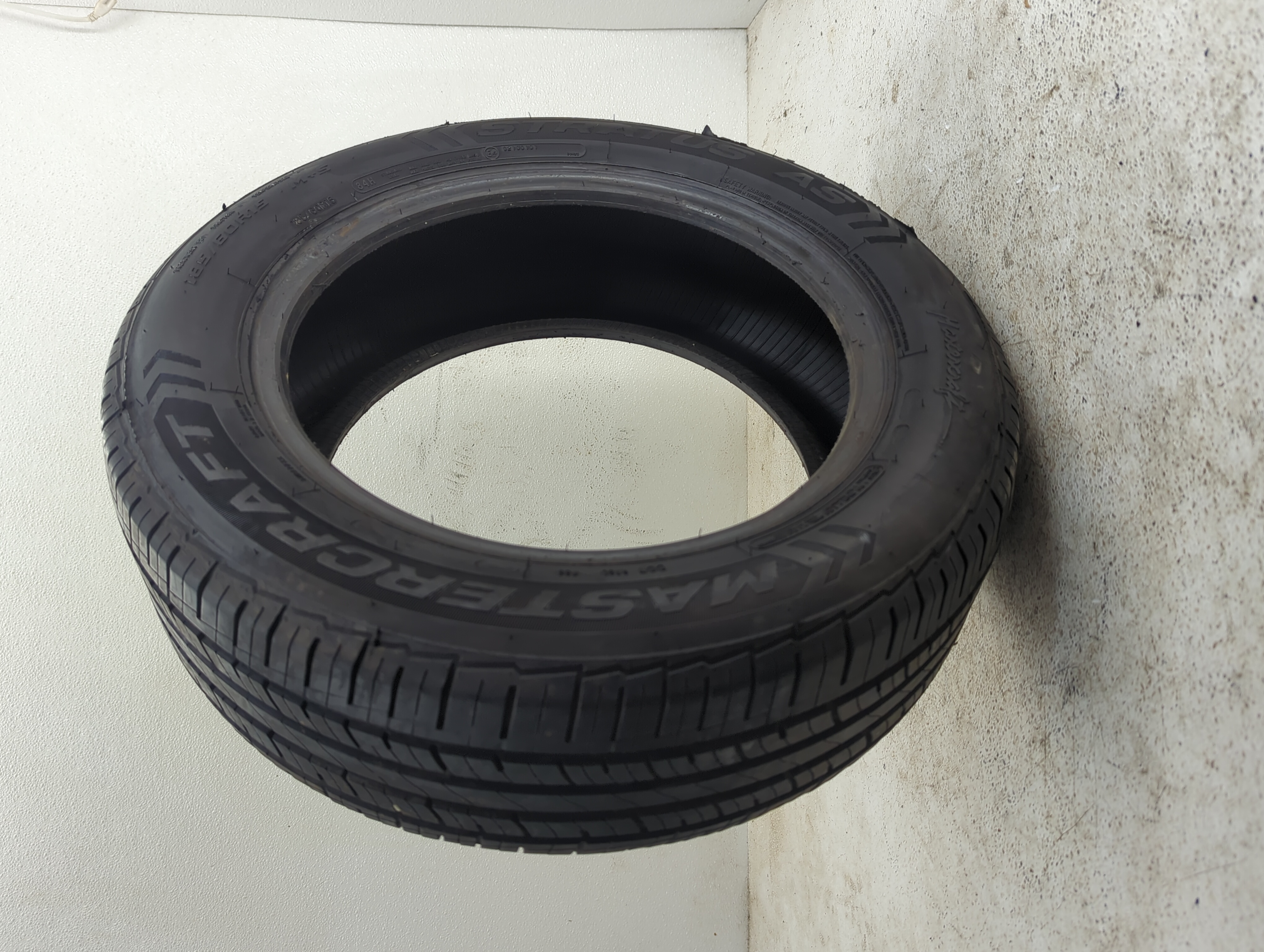 Used Tire 185/60R15 MASTERCRAFT STRATUS AS 84H - Tread Depth 9/32 - Oemusedautoparts1.com