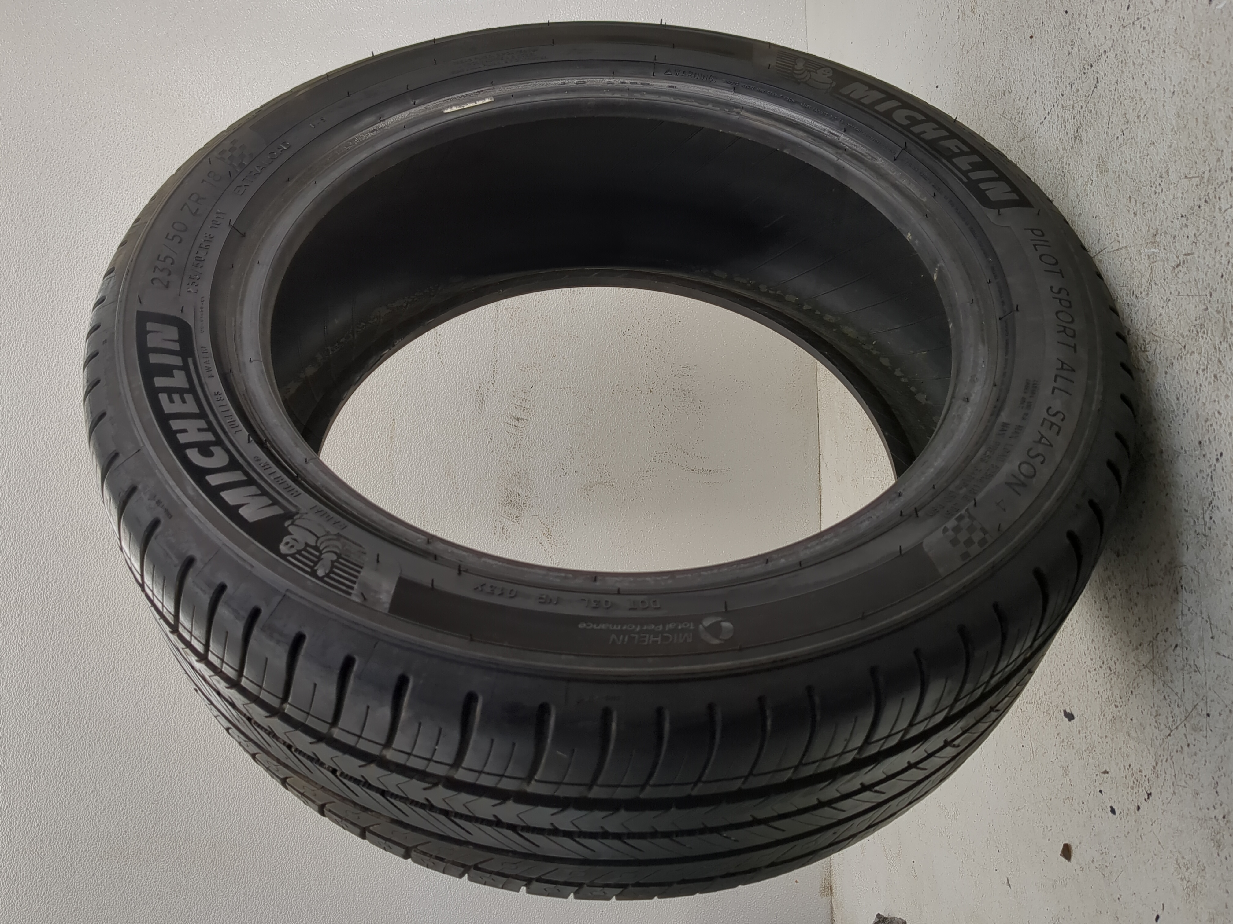 Used Tire 235/50ZR18 MICHELIN PILOT SPORT ALL SEASON 101Y - Tread Depth 8.5/32 - Oemusedautoparts1.com