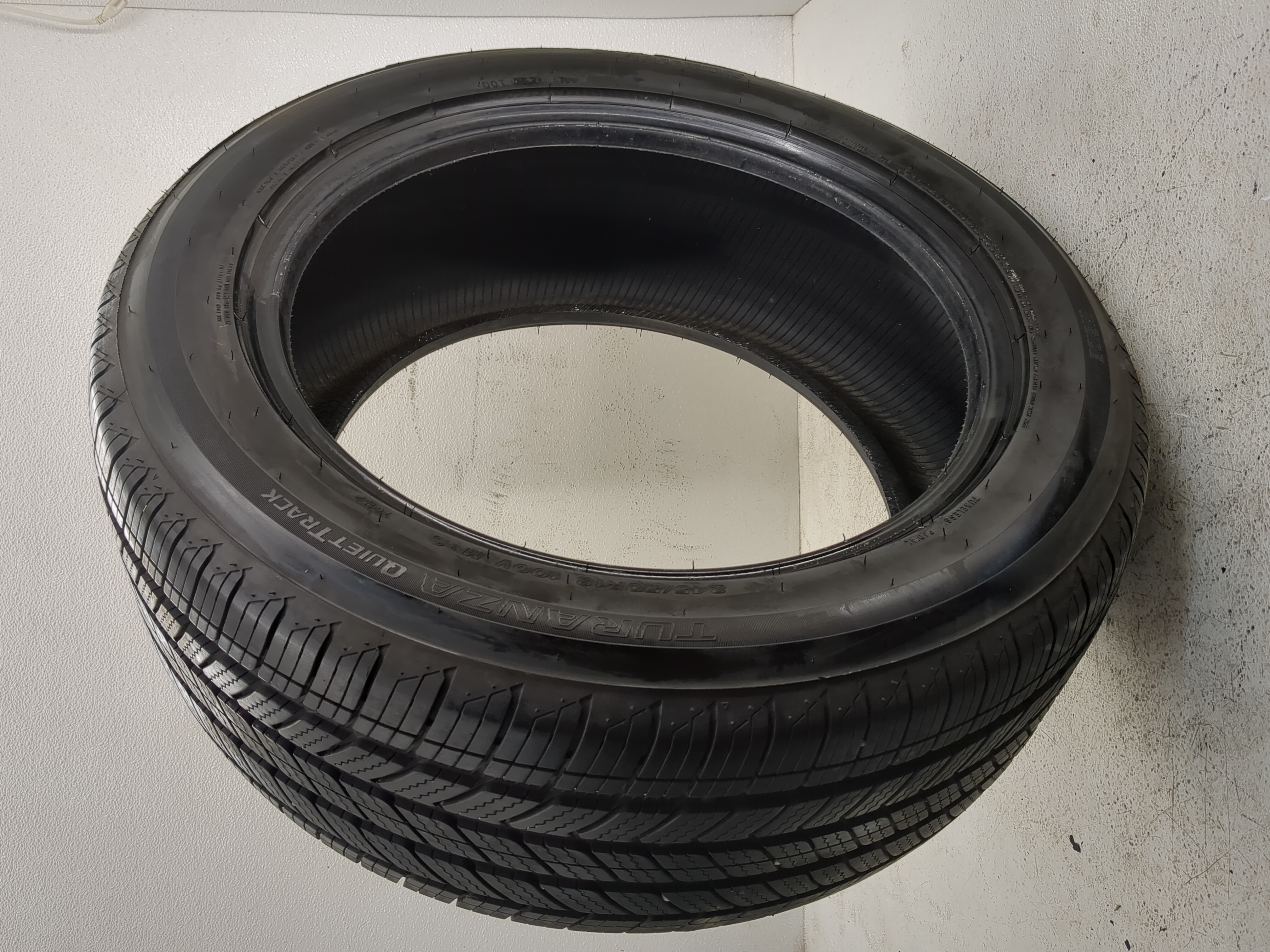 Used Tire 245/50R18 BRIDGESTONE TOURANZA QUIETTRACK 100V - Tread Depth 8/32 - Oemusedautoparts1.com
