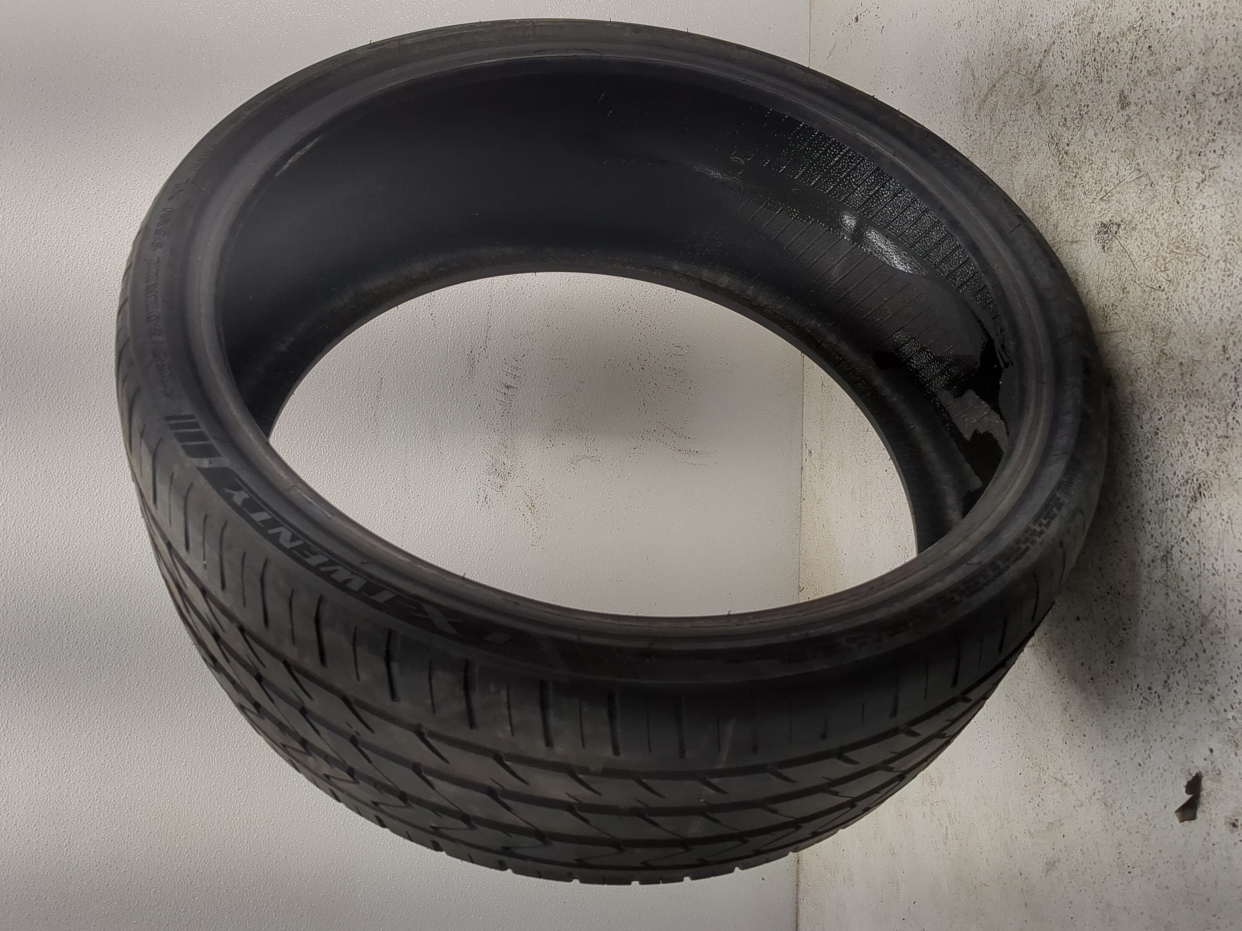 Used Tire 255/30ZP22 LEXANI LX-TWENTY 95W - Tread Depth 8/32 - Oemusedautoparts1.com