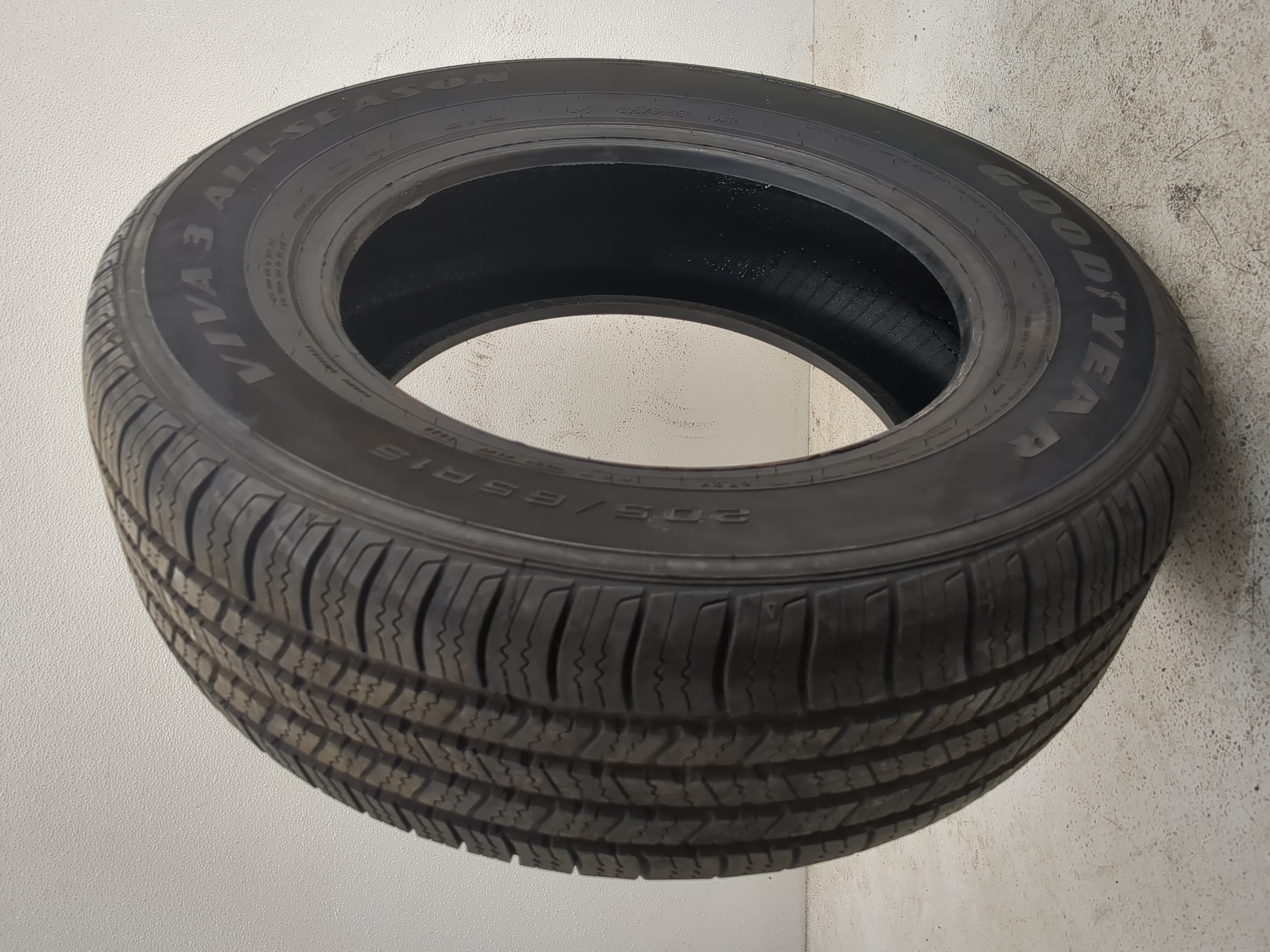 Used Tire 205/65R15 GOODYEAR VIVA 3 ALL SEASON 94T - Tread Depth 9/32 - Oemusedautoparts1.com