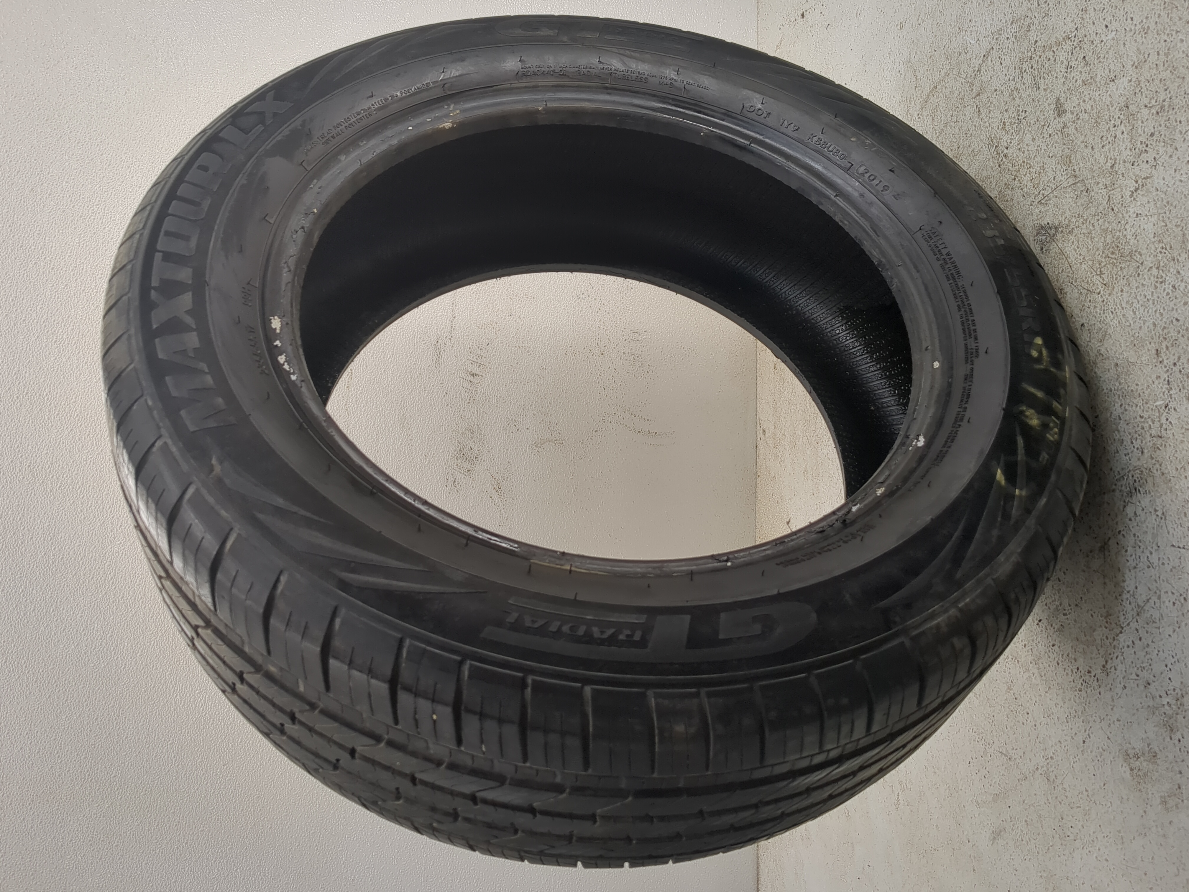 Used Tire 235/55R17 GT RADIAL MAXTOUR LX 99H - Tread Depth 9/32 - Oemusedautoparts1.com