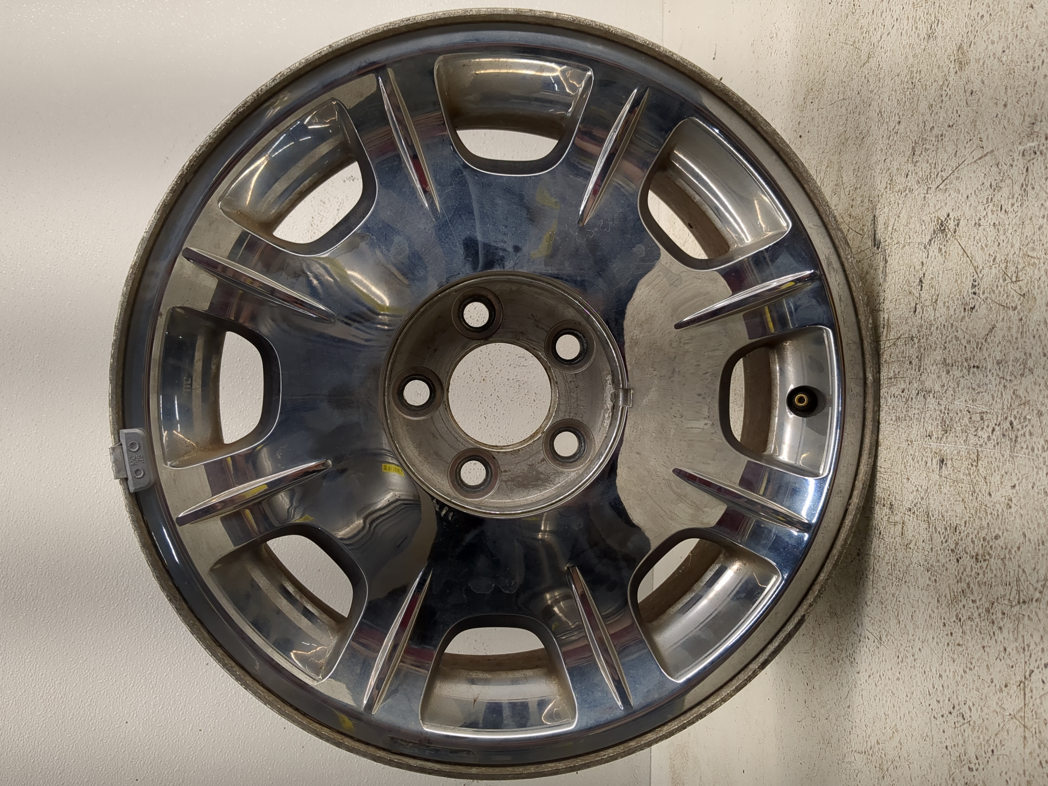 2005-2006 Chrysler 300 Oem Wheel Rim 1137274 - Oemusedautoparts1.com