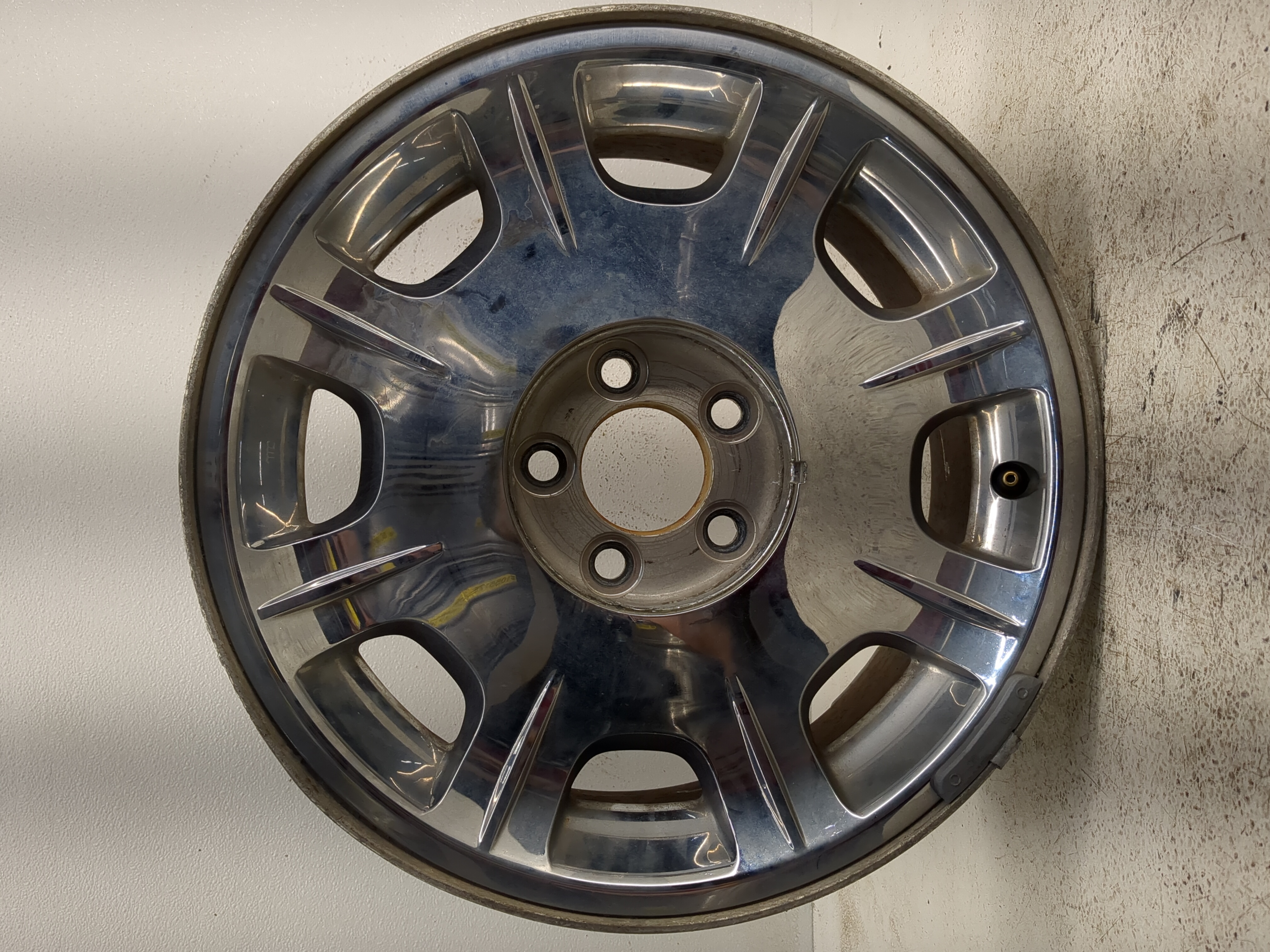 2005-2006 Chrysler 300 Oem Wheel Rim 1137276 - Oemusedautoparts1.com