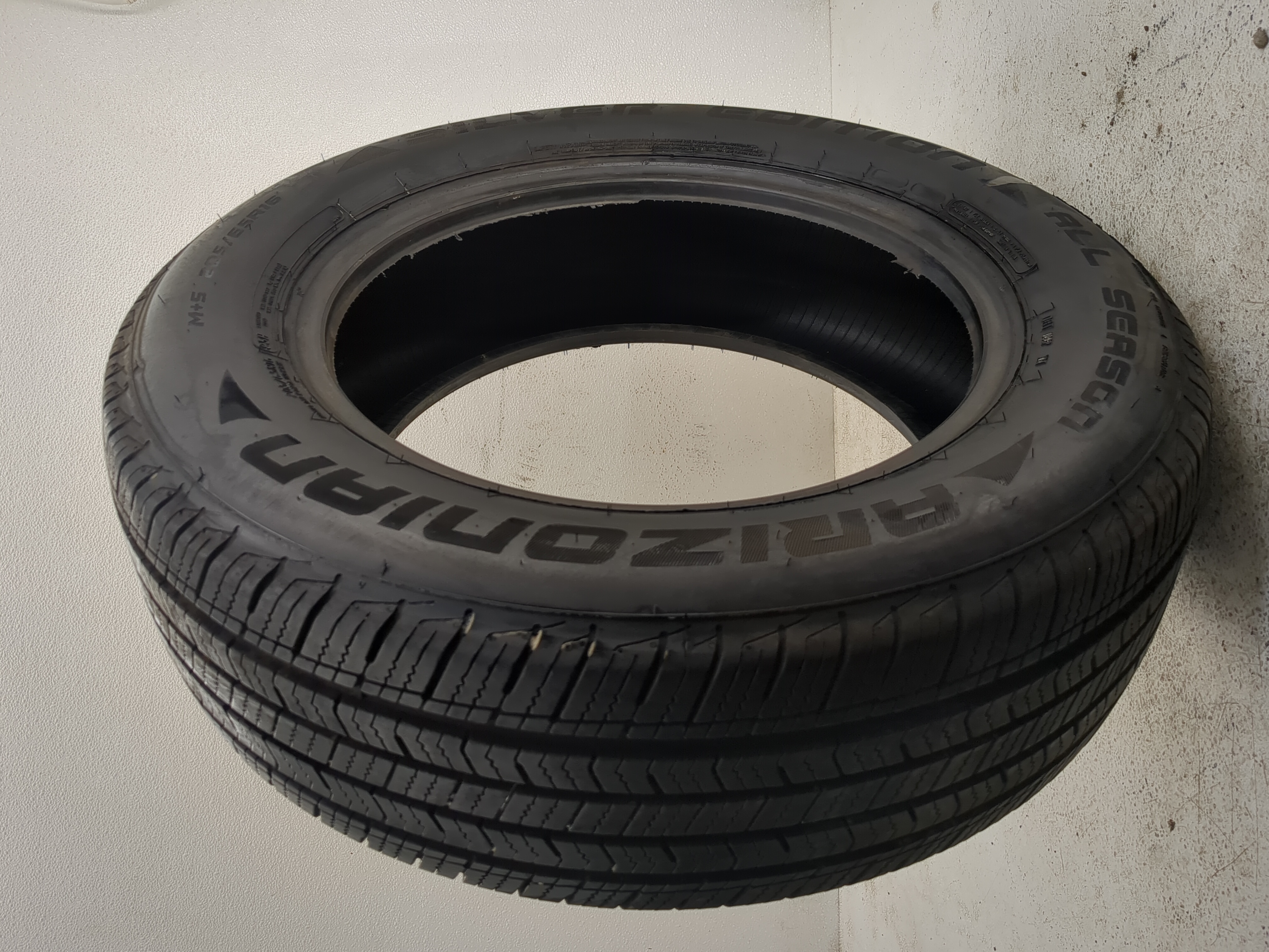 Used Tire 205/55R16 ARIZONIAN SILVER EDITION 95H - Tread Depth 9/32 - Oemusedautoparts1.com