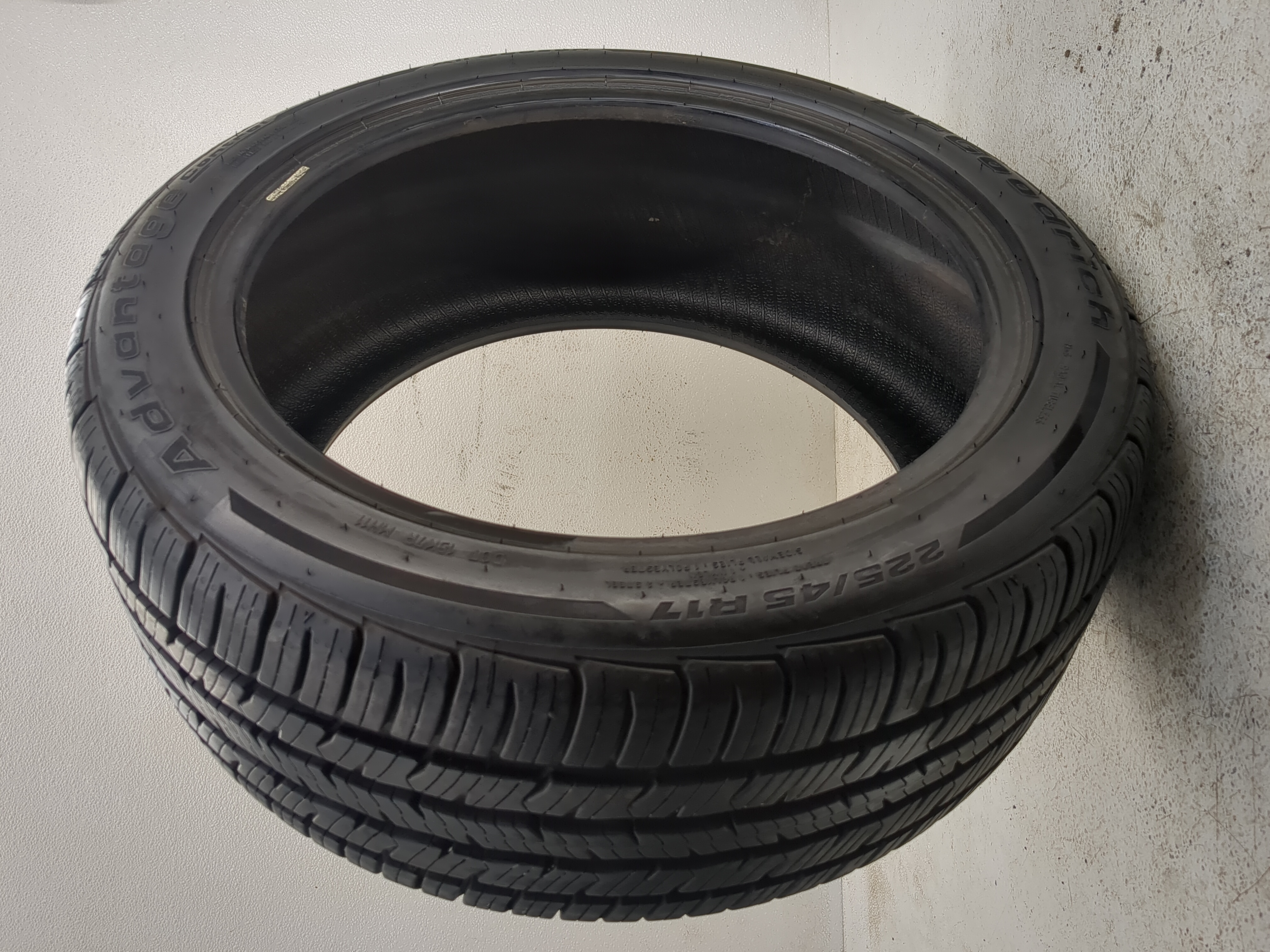 Used Tire 225/45R17 BFGOODRICH ADVANTAGE CONTROL 91H - Tread Depth 12/32 - Oemusedautoparts1.com