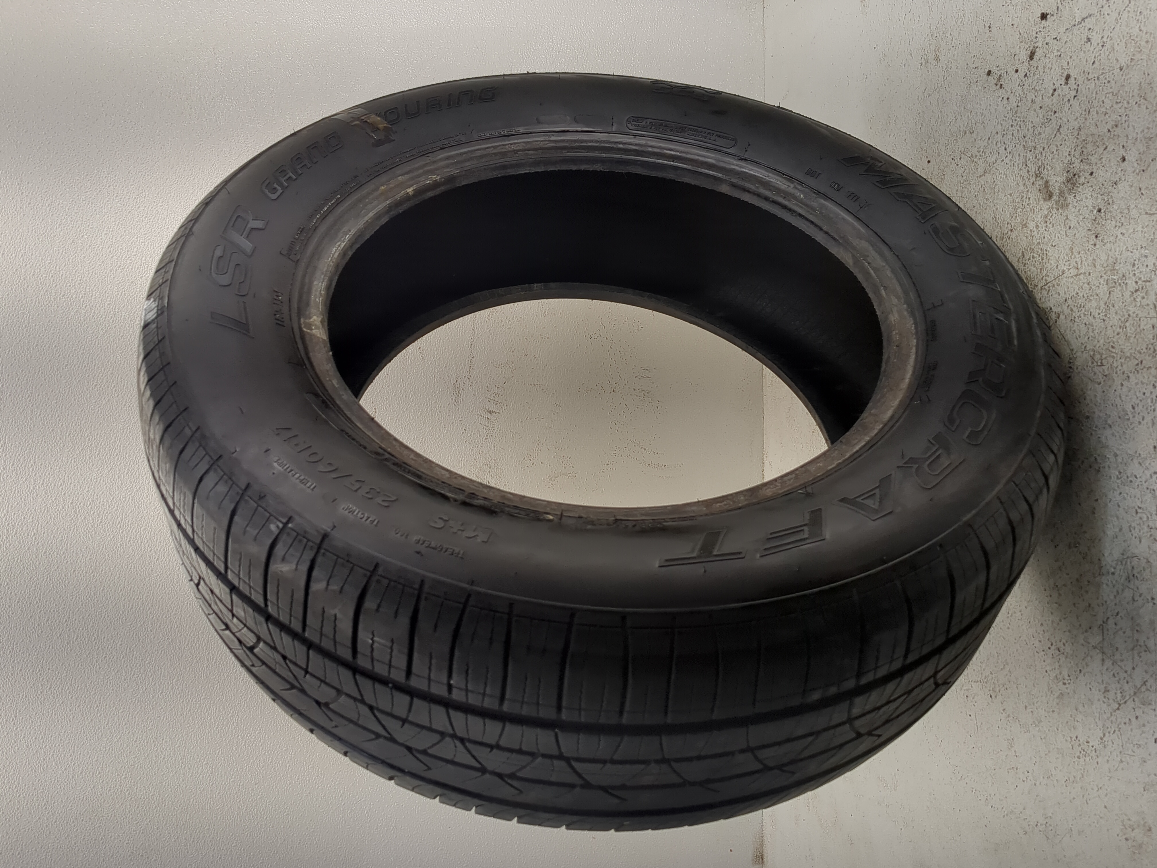 Used Tire 235/60R17 MASTERCRAFT LSR GRAND TOURING 102T - Tread Depth 6.5/32 - Oemusedautoparts1.com
