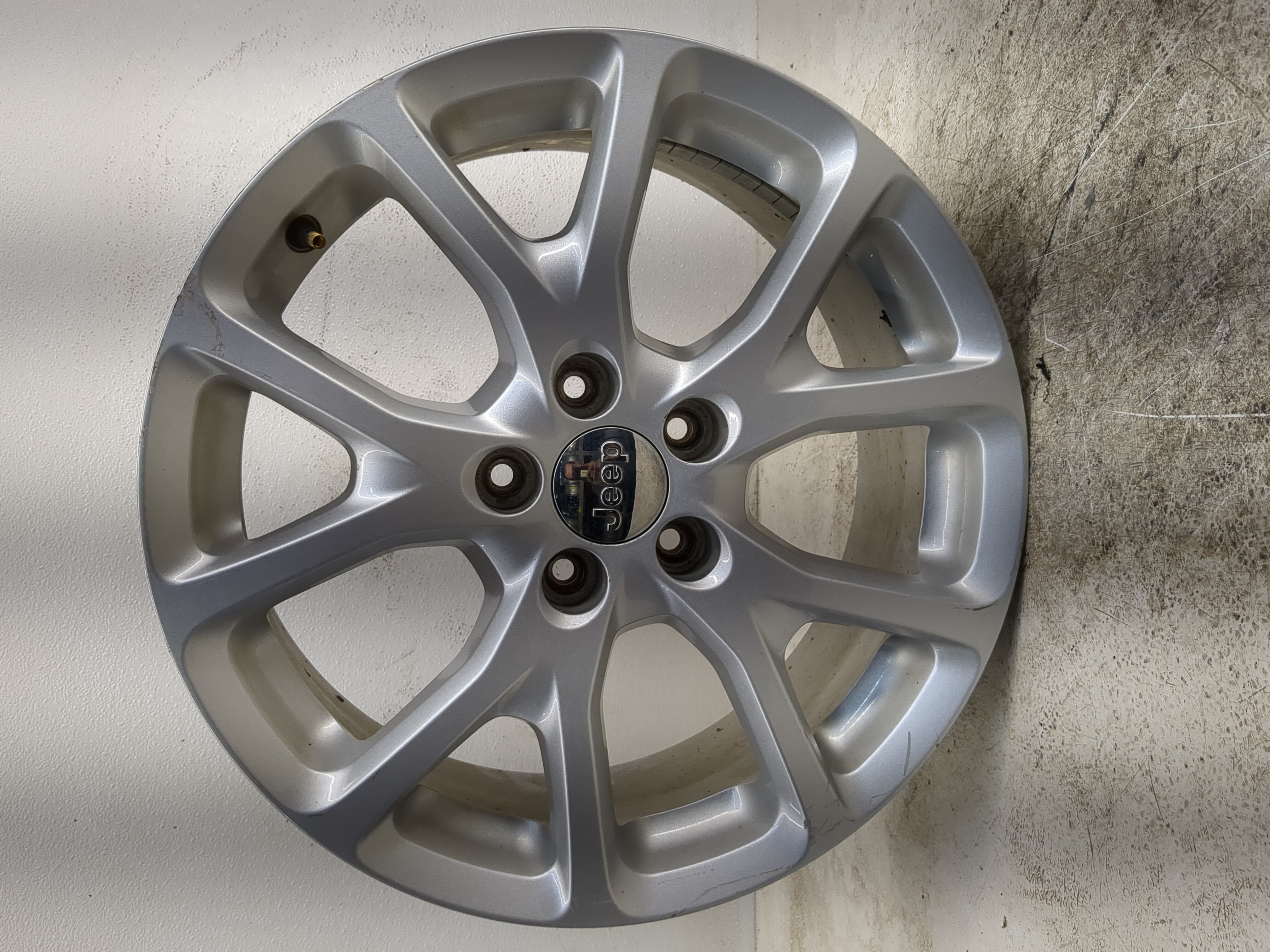 2014-2018 Jeep Cherokee Oem Wheel Rim 1142839 - Oemusedautoparts1.com