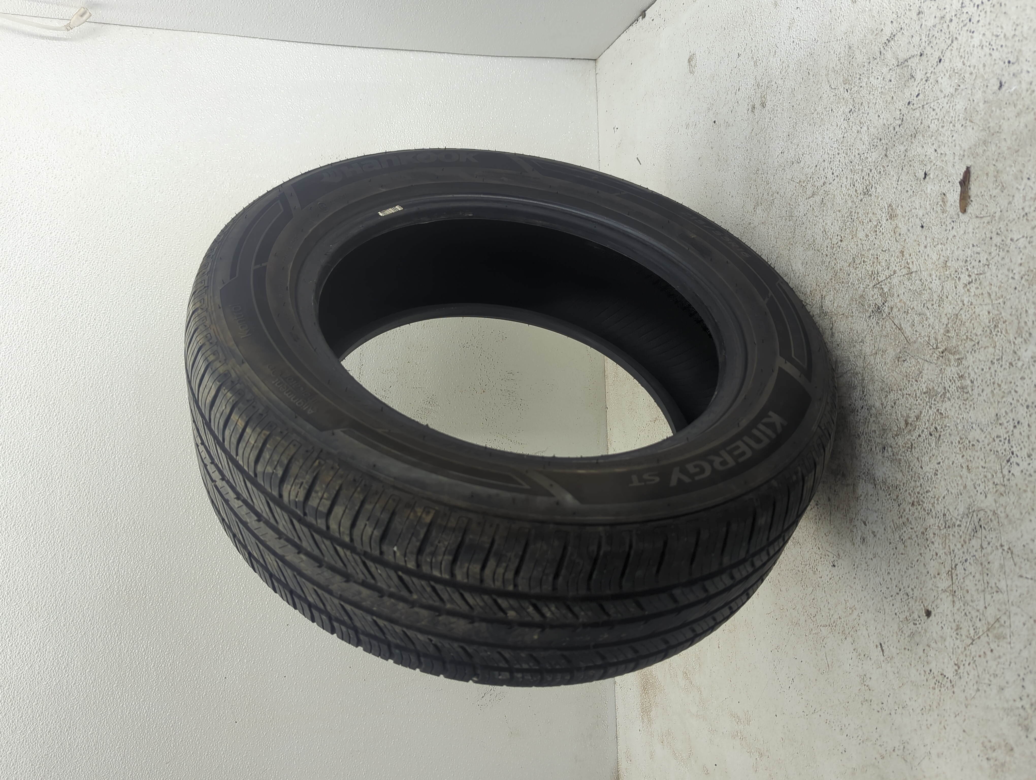 Used Tire 215/55R16 HANKOOK KINERGY ST 97H - Tread Depth 6/32 - Oemusedautoparts1.com