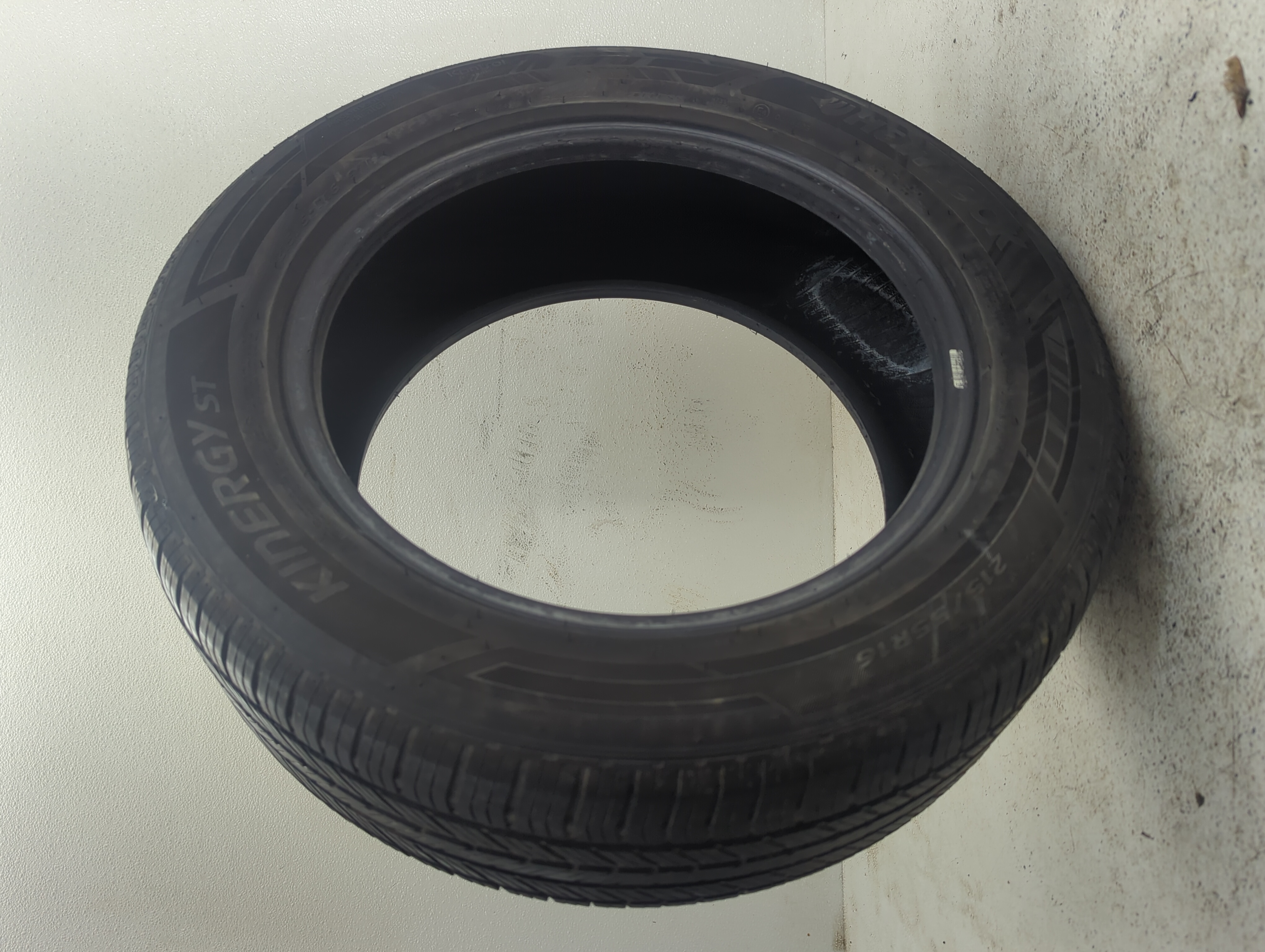 Used Tire 215/55R16 HANKOOK KINERGY ST 97H - Tread Depth 5.5/32 - Oemusedautoparts1.com
