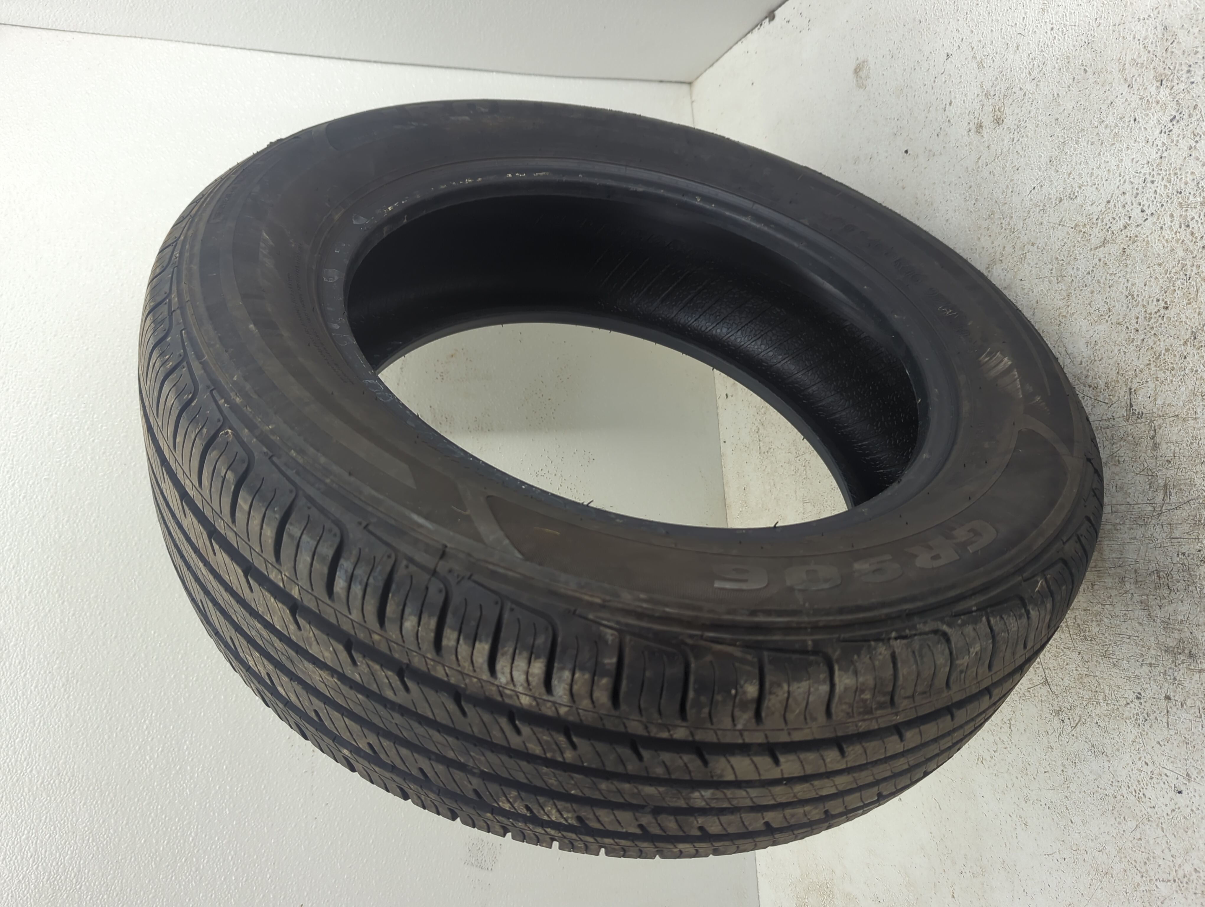 Used Tire 205/60R16 IRONMAN GR906 92H - Tread Depth 9/32 - Oemusedautoparts1.com