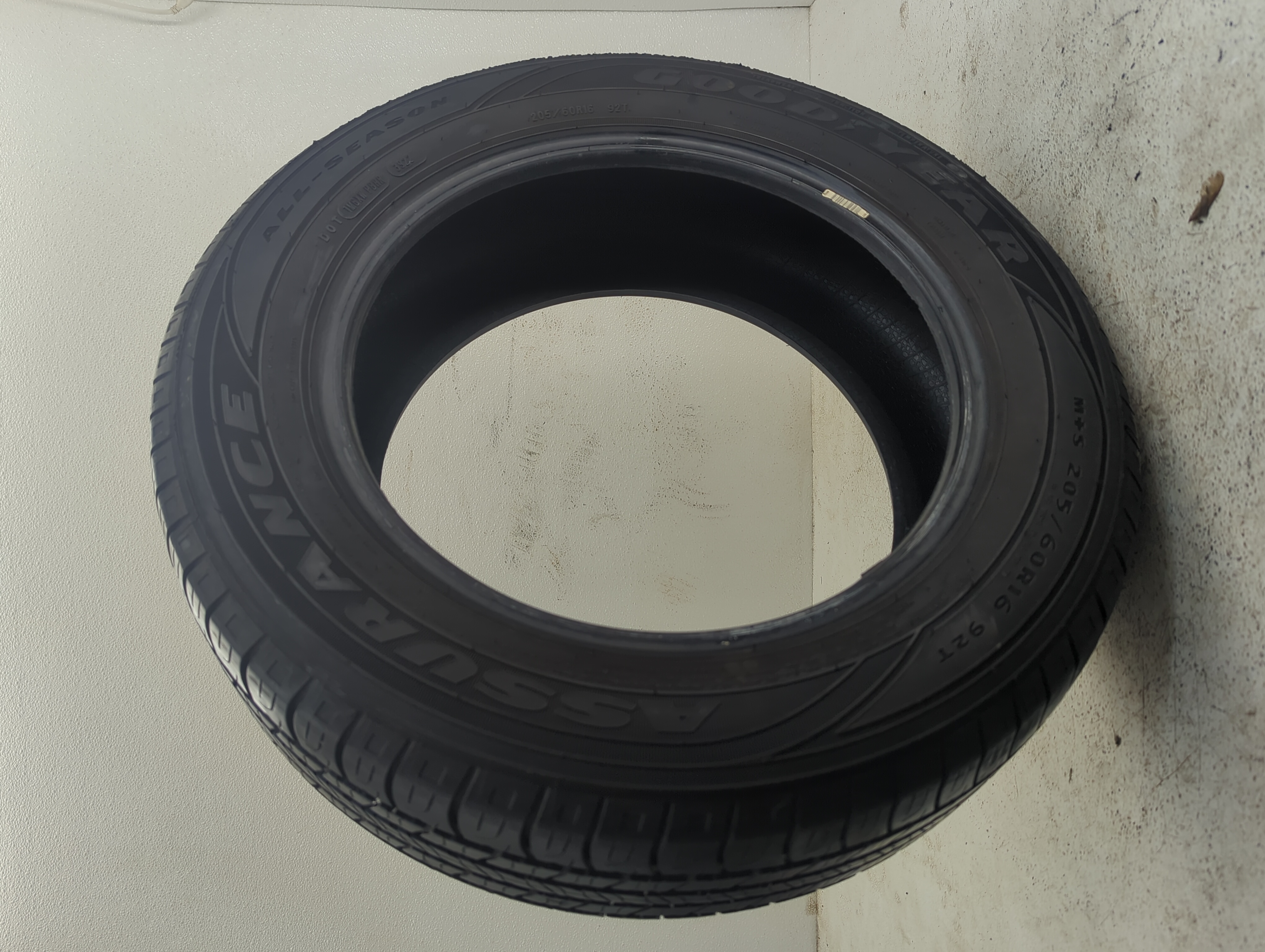 Used Tire 205/60R16 GOODYEAR ASSURANCE ALL SEASON 92T - Tread Depth 8/32 - Oemusedautoparts1.com