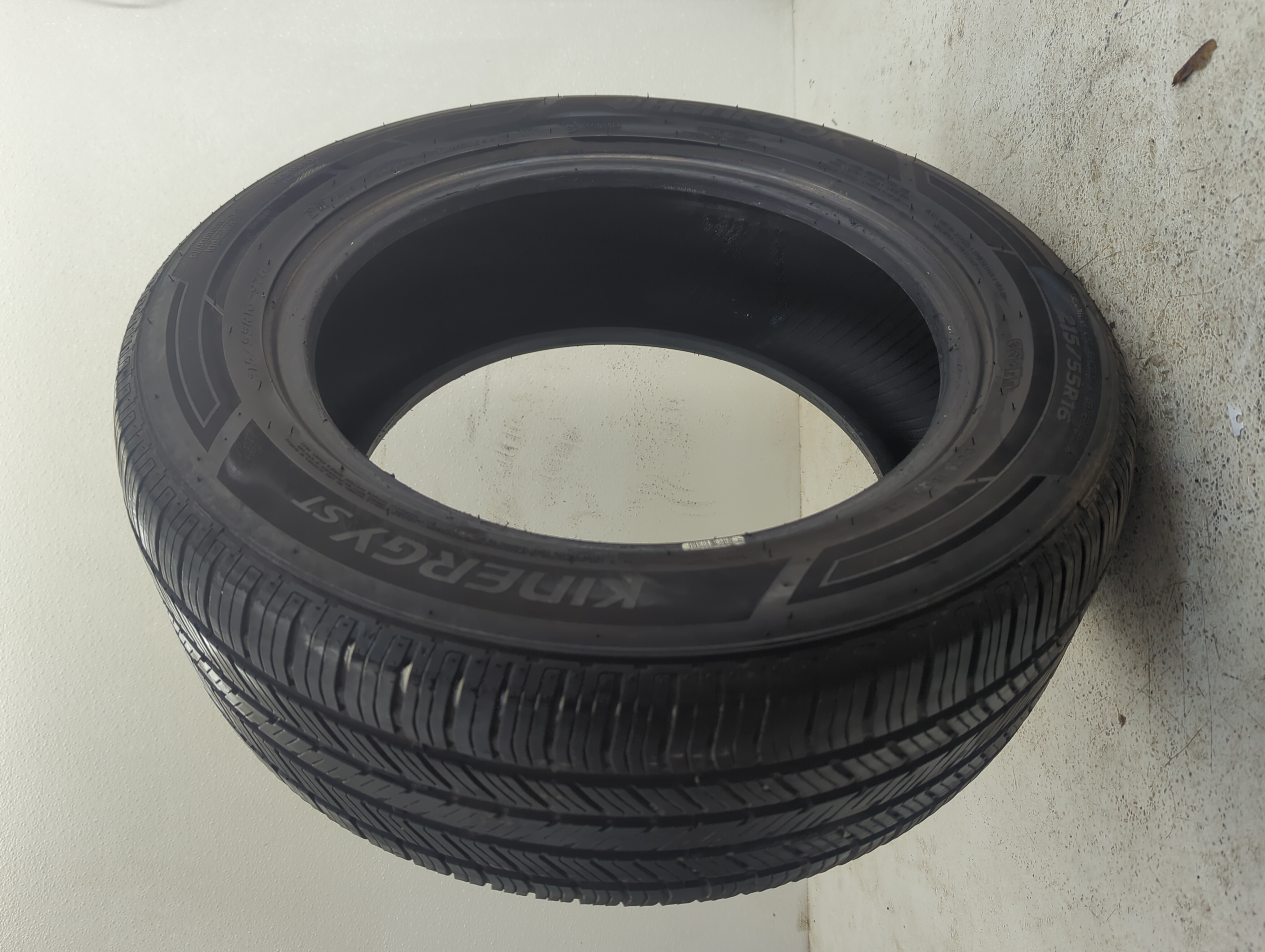 Used Tire 215/55R16 HANKOOK KINERGY ST 97H - Tread Depth 6.5/32 - Oemusedautoparts1.com
