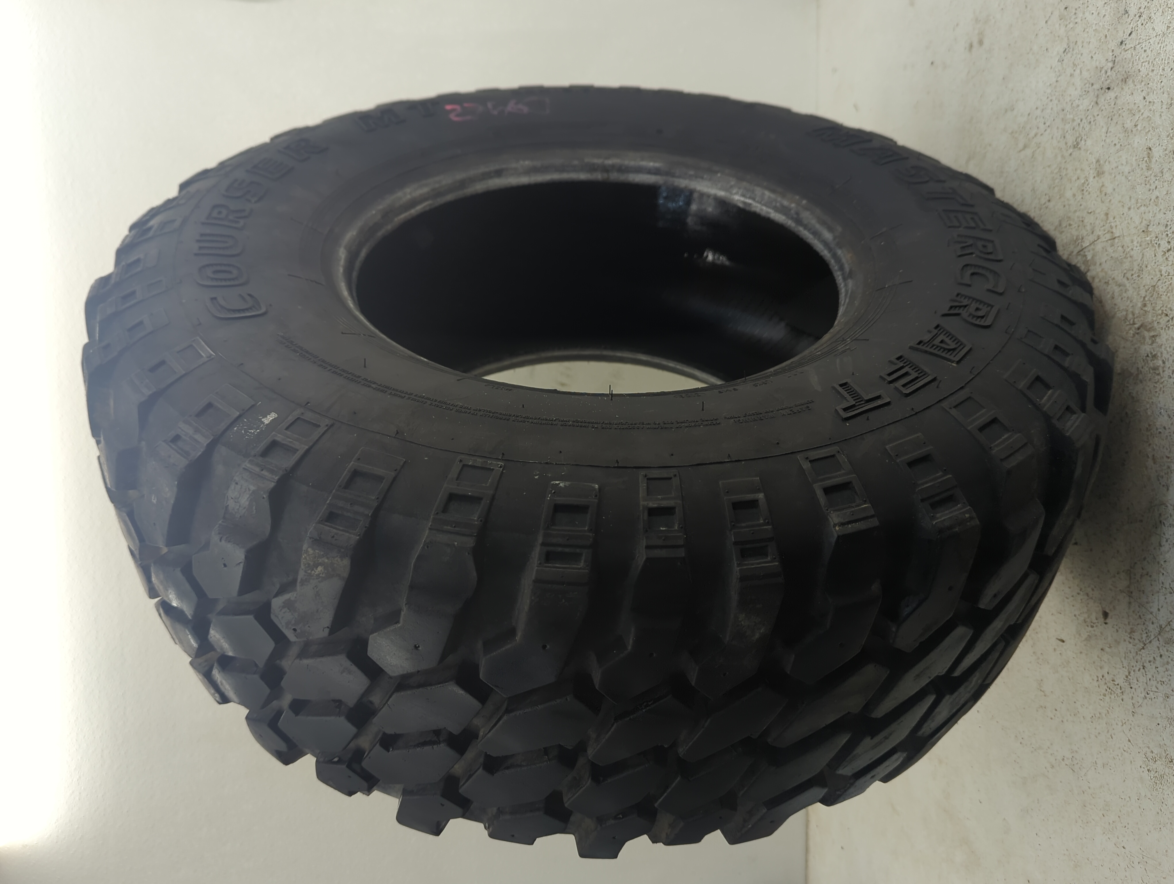 Used Tire 33X12.5R16LT MASTERCRAFT COURSER MT 118N - Tread Depth 18/32 - Oemusedautoparts1.com