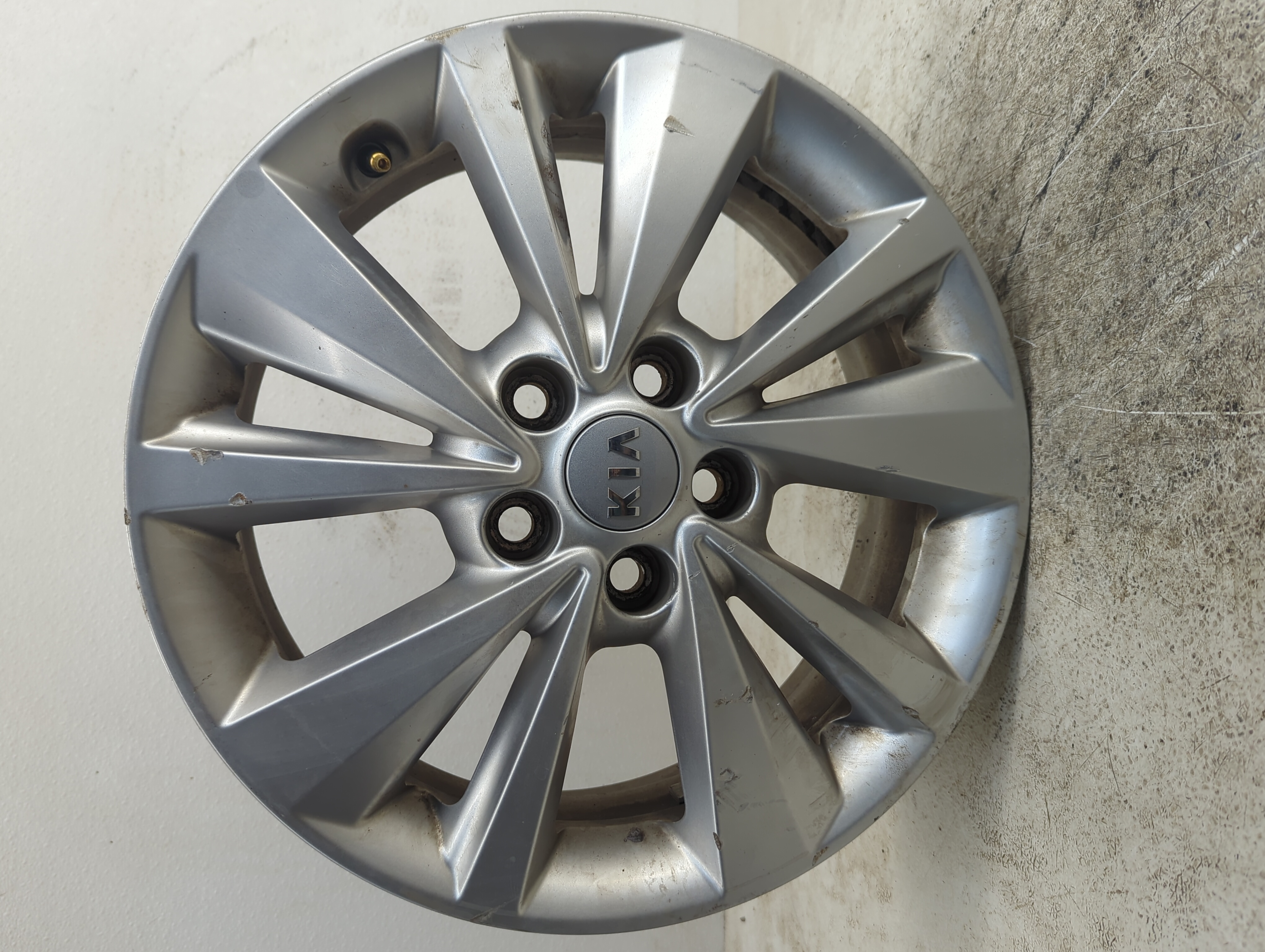2015-2018 Kia Sedona Oem Wheel Rim 1145661 - Oemusedautoparts1.com