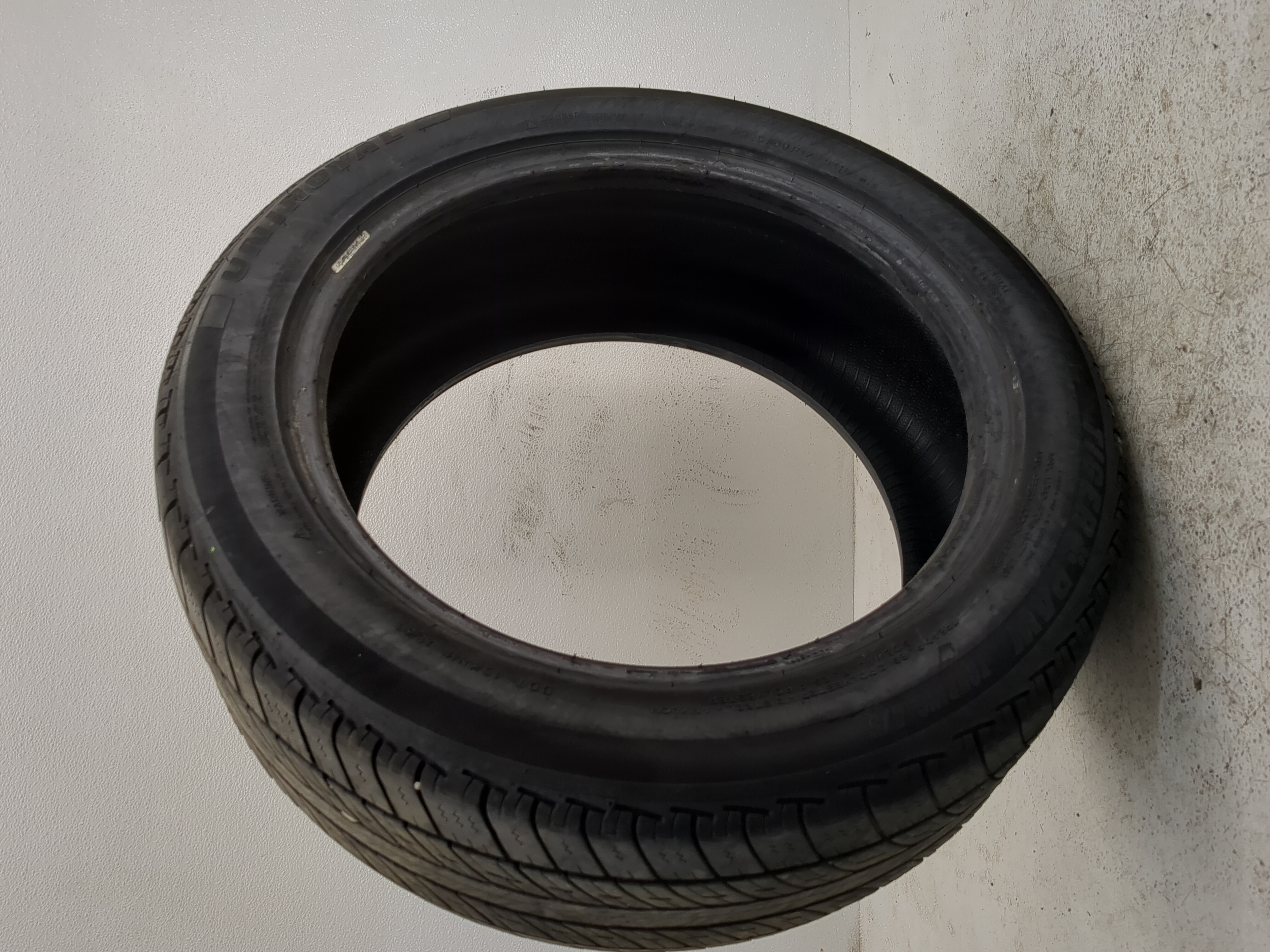 Used Tire 225/50R17 UNIROYAL TIGER PAW TOURING A/S 94H - Tread Depth 9.5/32 - Oemusedautoparts1.com