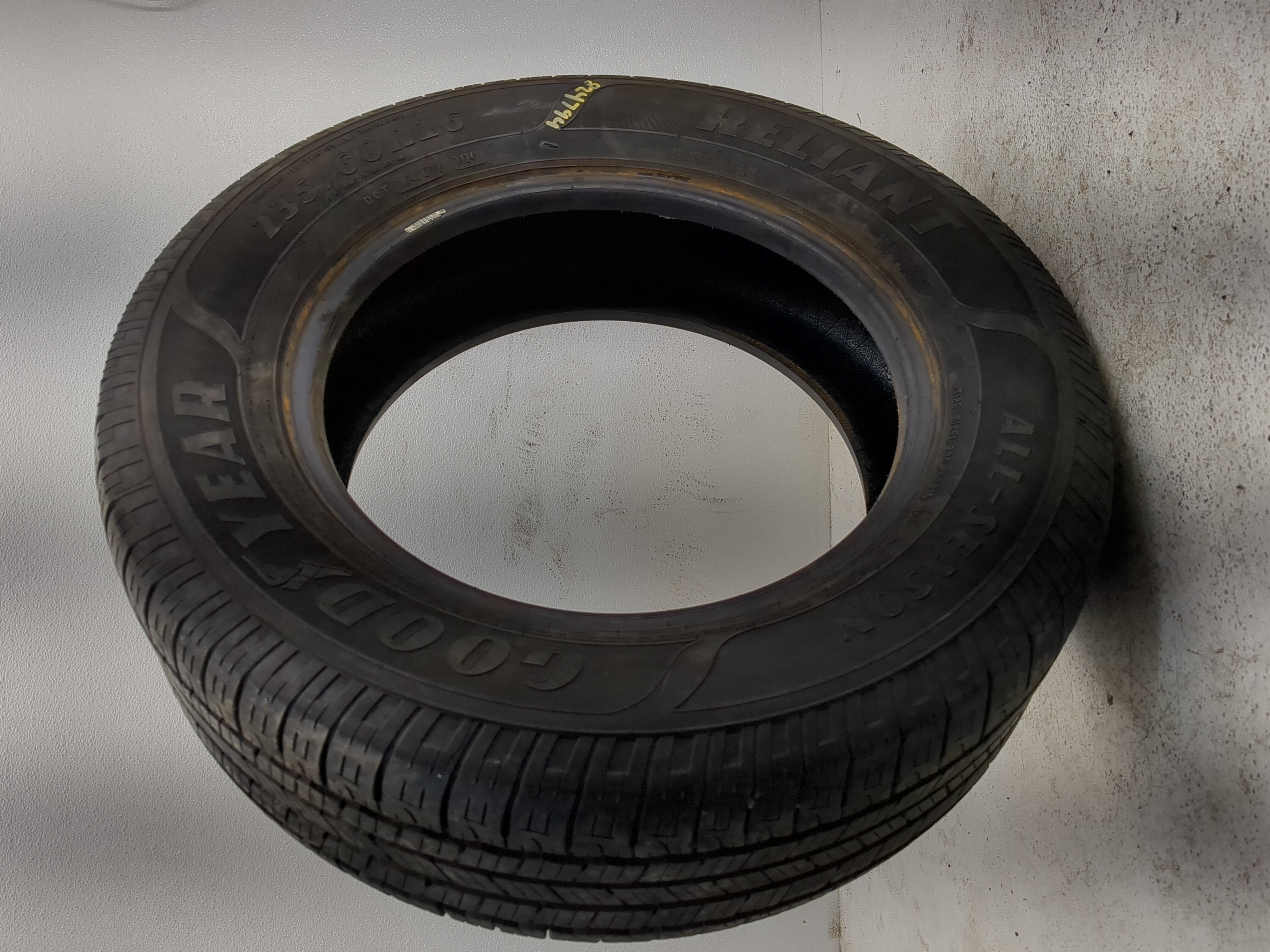 Used Tire 235/60R17 GOODYEAR RELIANT ALL SEASON 100H - Tread Depth 7/32 - Oemusedautoparts1.com