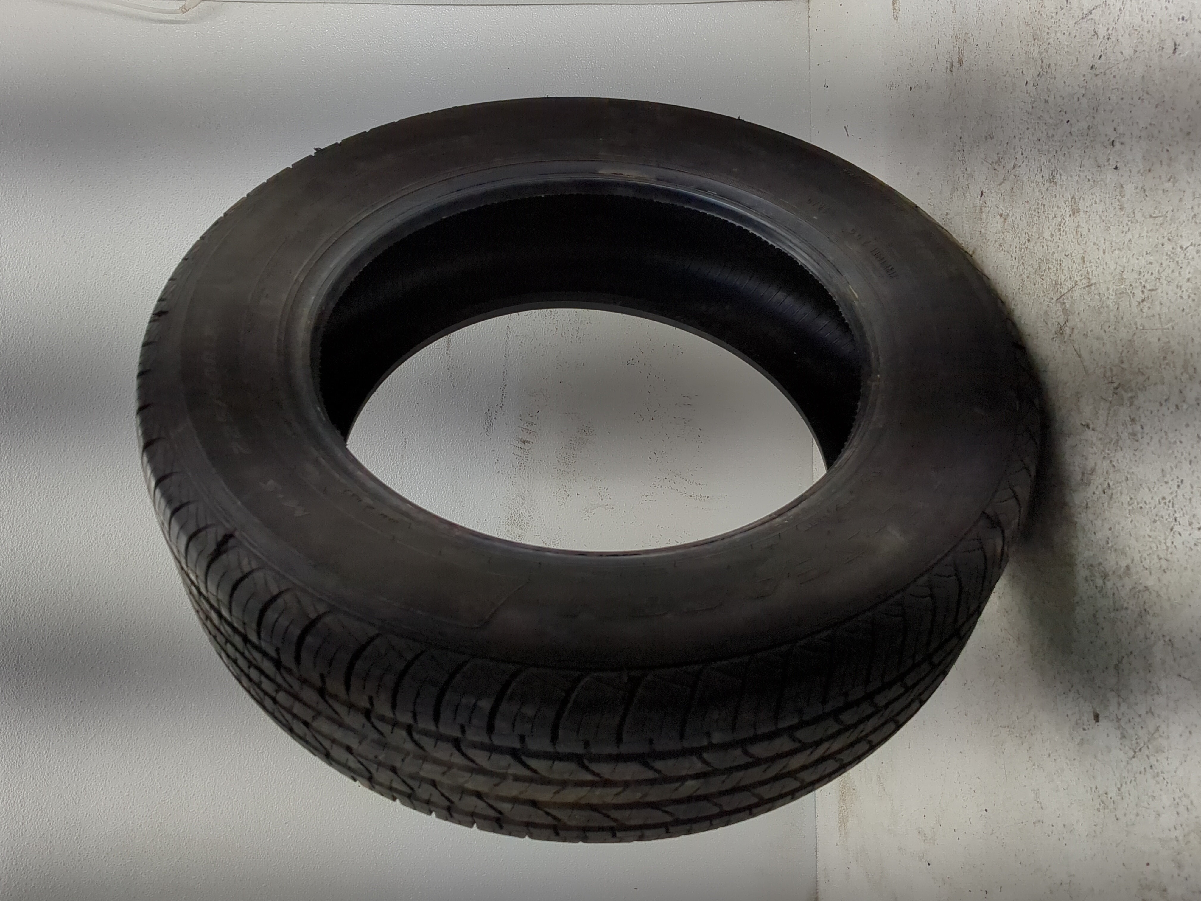 Used Tire 225/60R17 DOUGLAS ALL SEASON 99H - Tread Depth 7/32 - Oemusedautoparts1.com