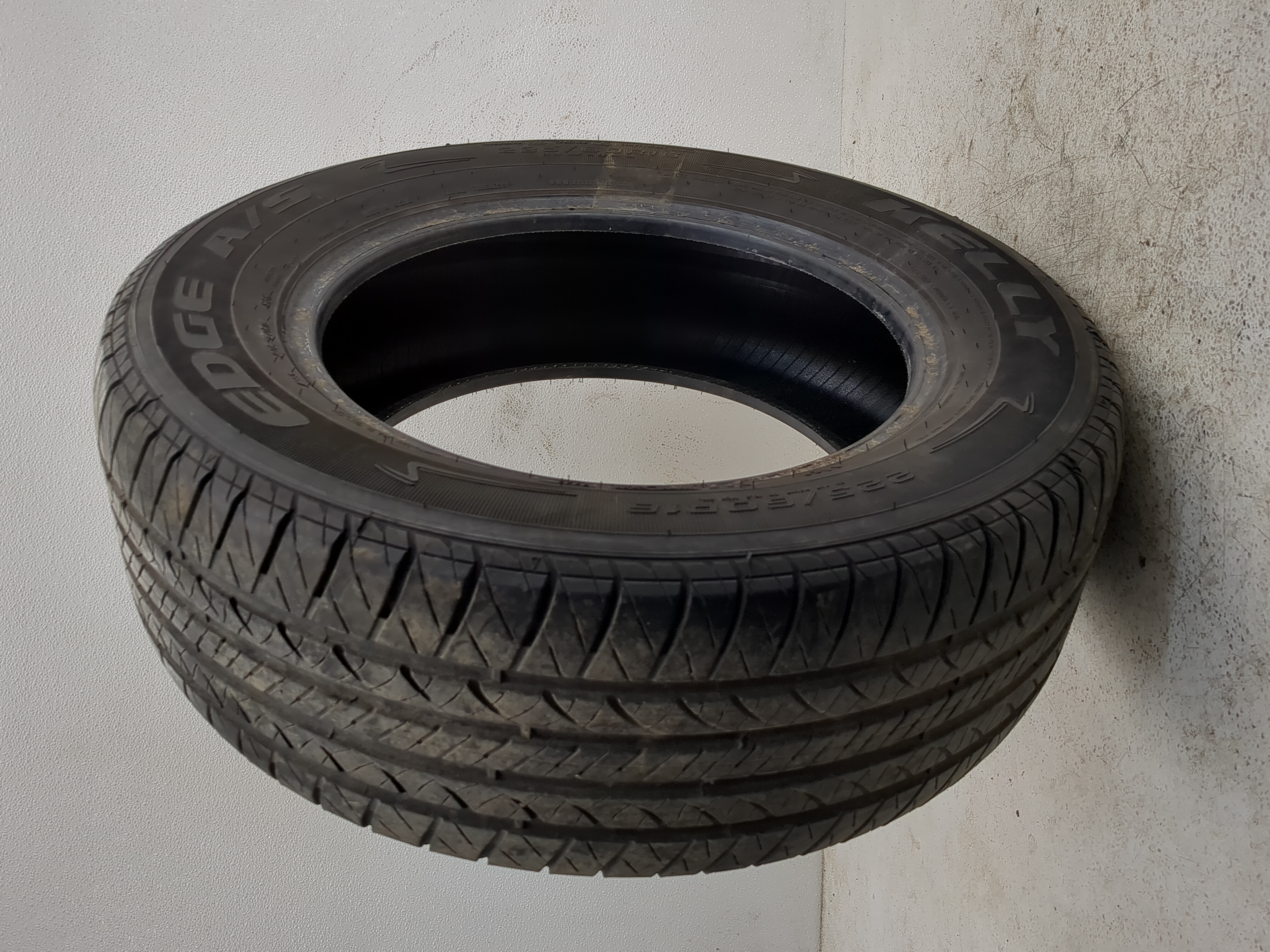 Used Tire 225/60R18 KELLY EDGE A/S 98H - Tread Depth 6.5/32 - Oemusedautoparts1.com